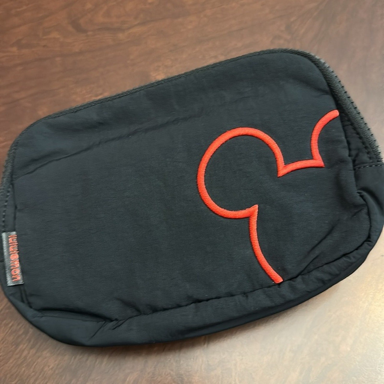 NEW Disney x lululemon Everywhere Belt Bag 1L Mickey Outline Graphic