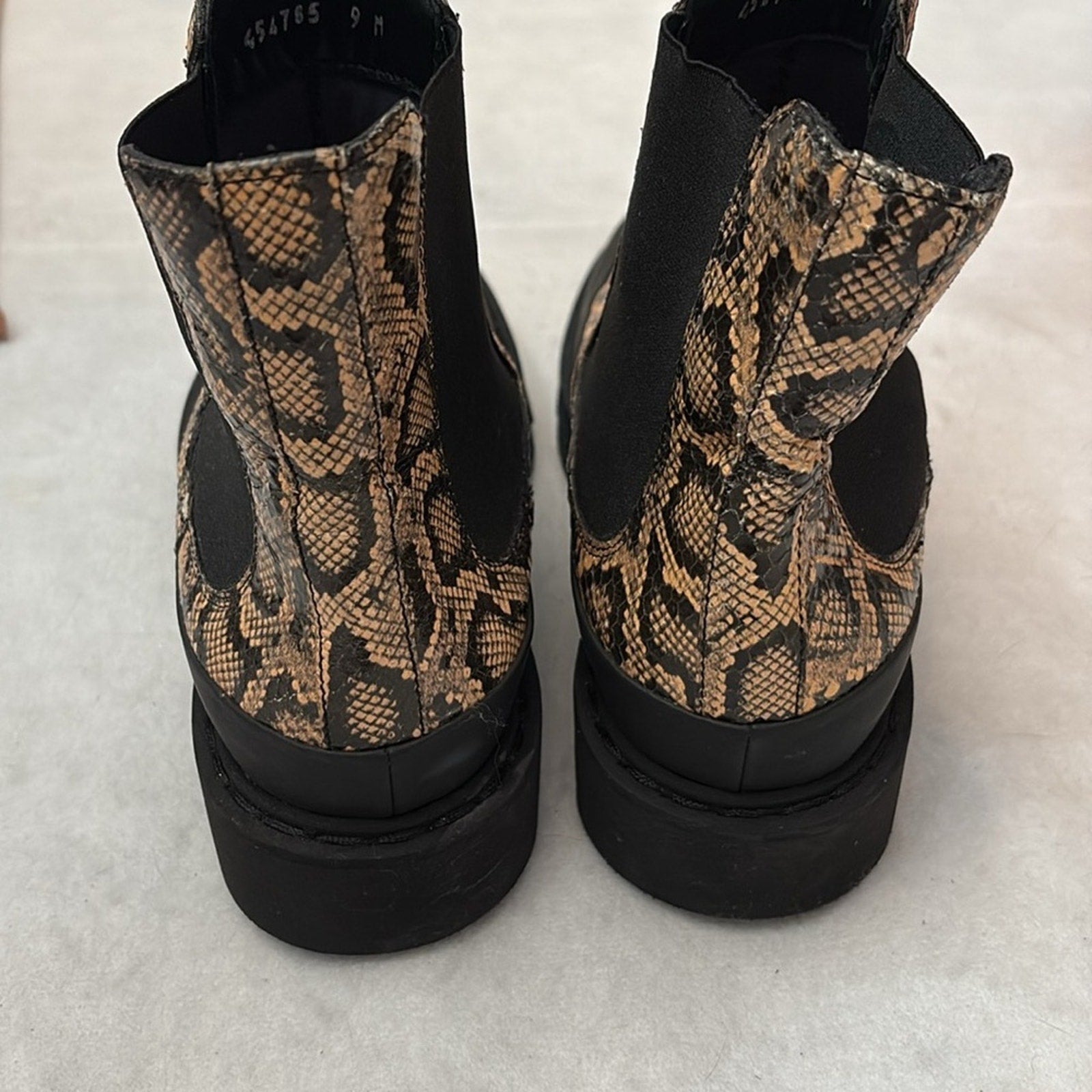 AQUATALIA CHELSEA ANKLE BOOTS HOLLY SNAKE EMBOSSED - size 9
