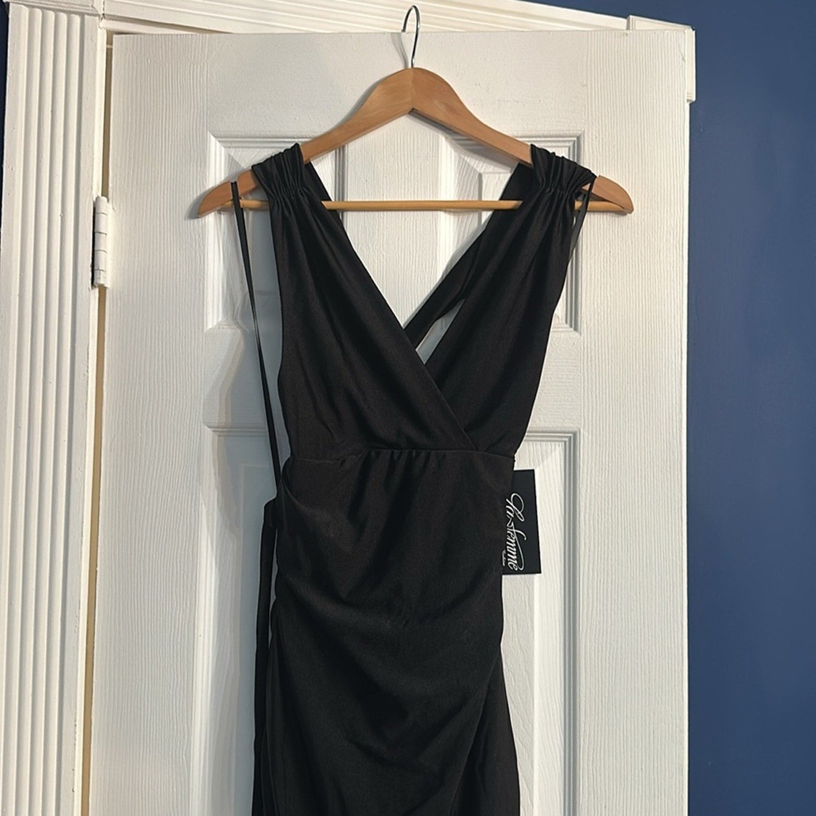 NWT LA FEMME DRESS 28677 GOWN IN BLACK - size 0