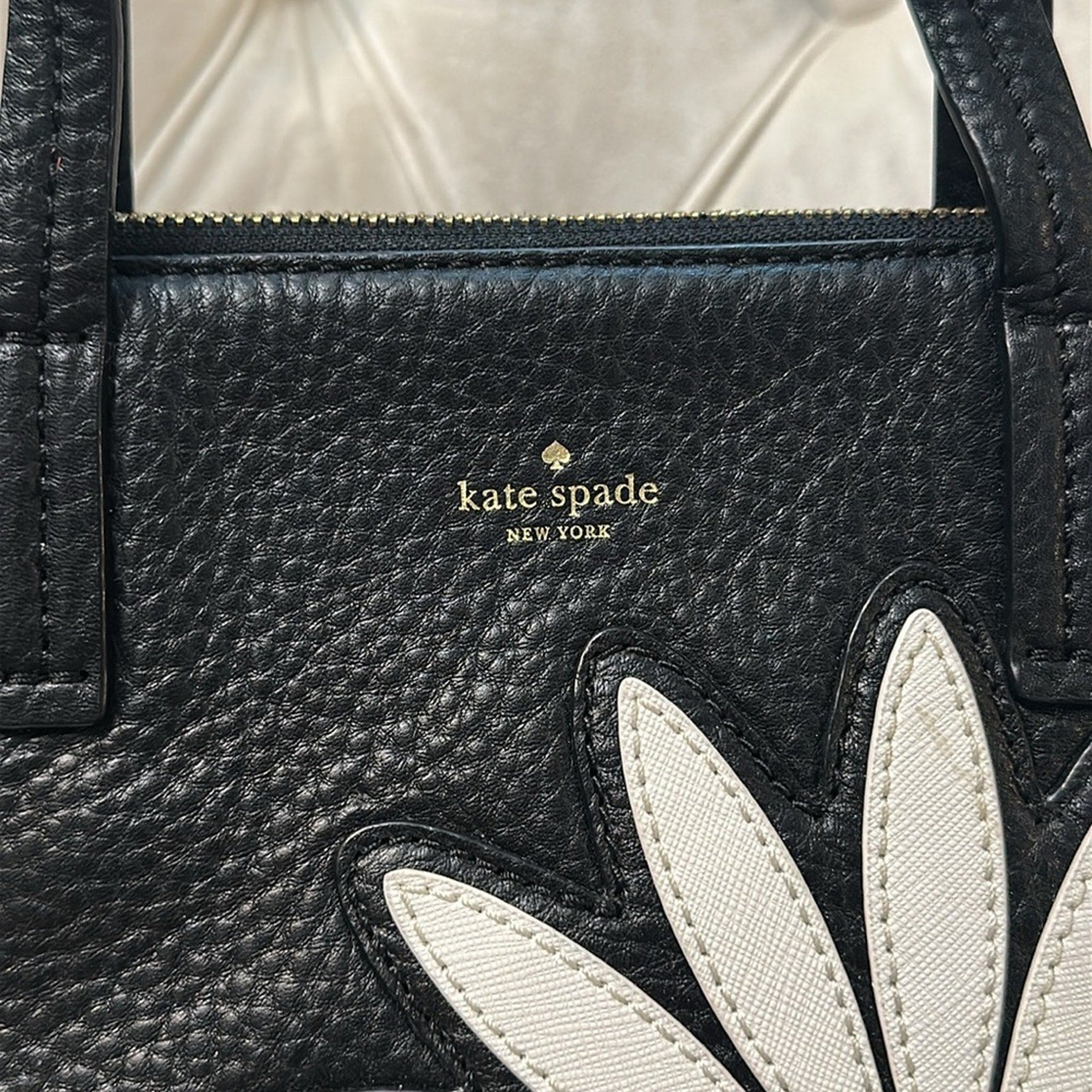 Kate Spade New York  DOWN THE RABBIT HOLE DAISY APPLIQUE MAISE