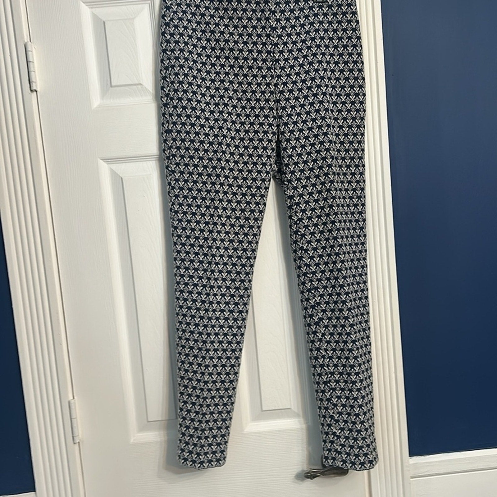 J.Mclaughlin Women's Cigarette Pants - size 4