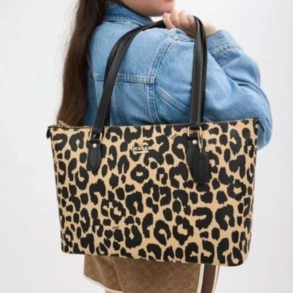 Pre-owned Coach Taylor tote bag in leopard-print coated canvas at Housewives Treasures