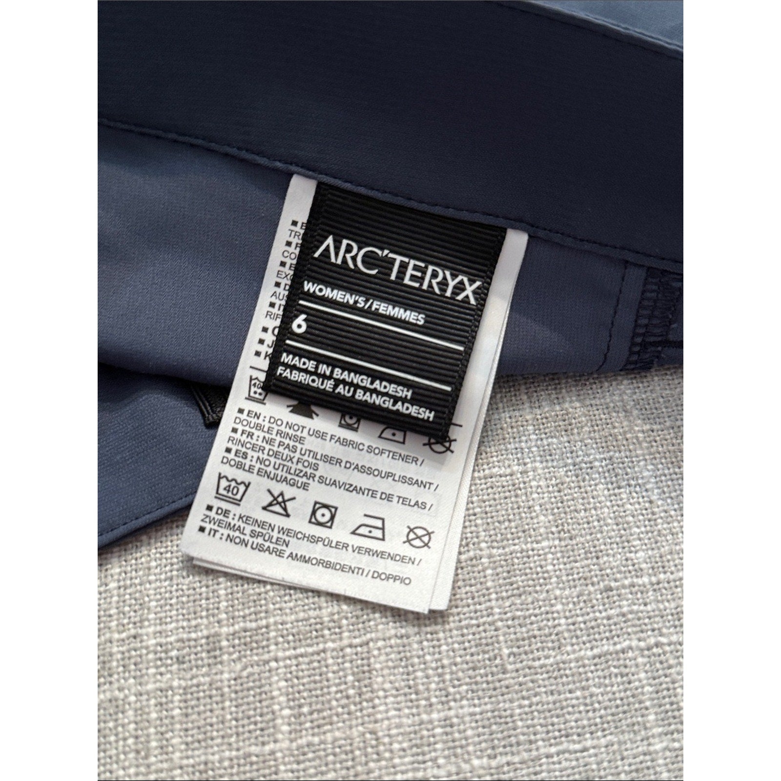 Arc’teryx Women’s Alroy Short 7”  in Navy - 6 🌟