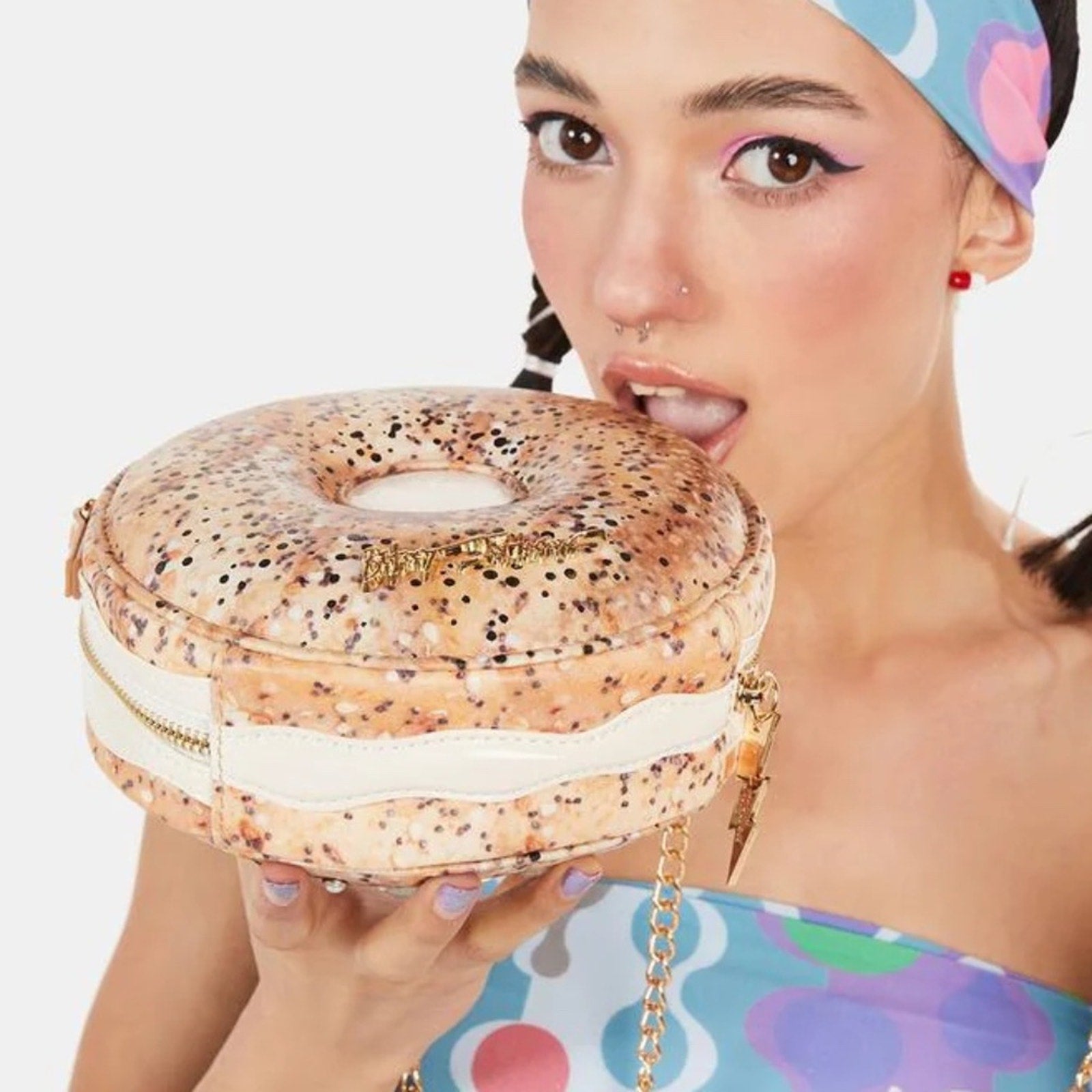 NEW Betsey Johnson NOVELTY Kitsch I'm Everything Bagel Crossbody Bag