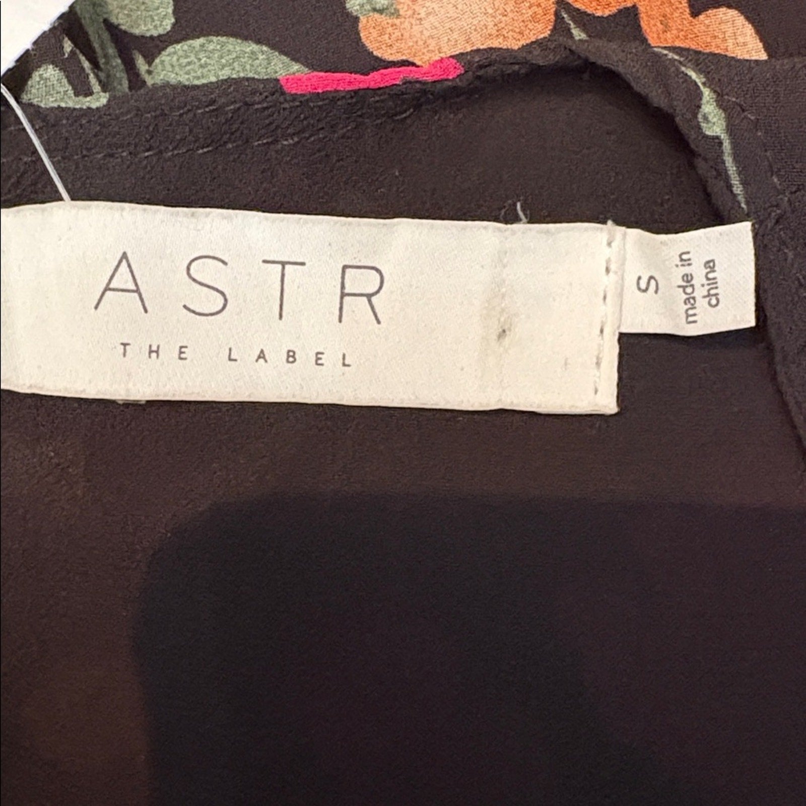 NWT Astr FLORAL PLUNGE RUCHED LONG SLEEVE MIDI DRESS - size small