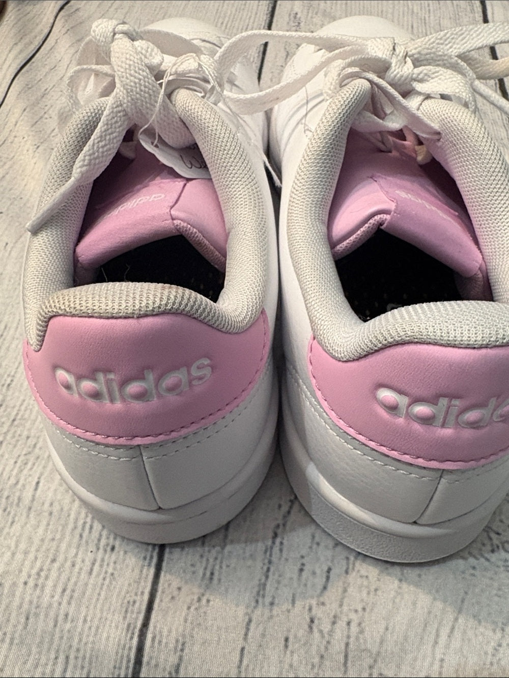 New Adidas Women's Advantage Shoes - 8 🌟 - Image 3