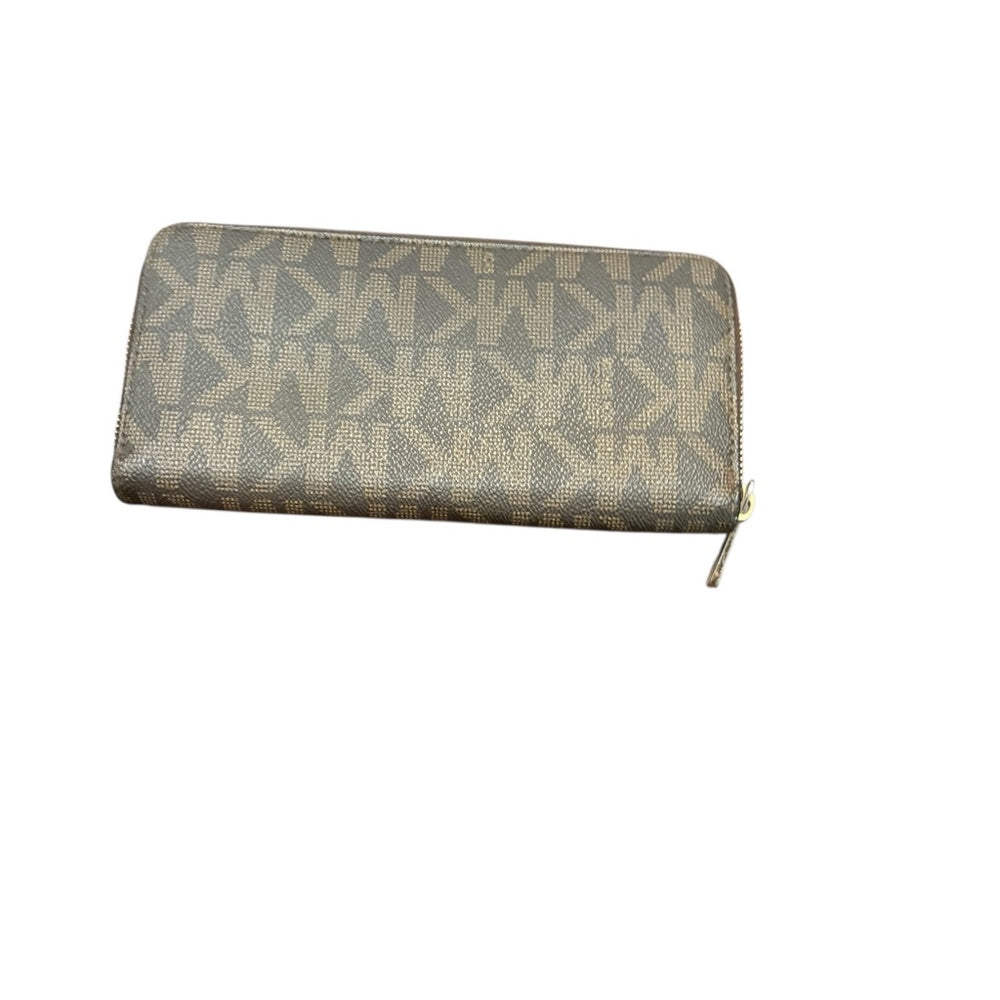 Micheals Kors Printed Wallet monogram 🌟 - Image 3