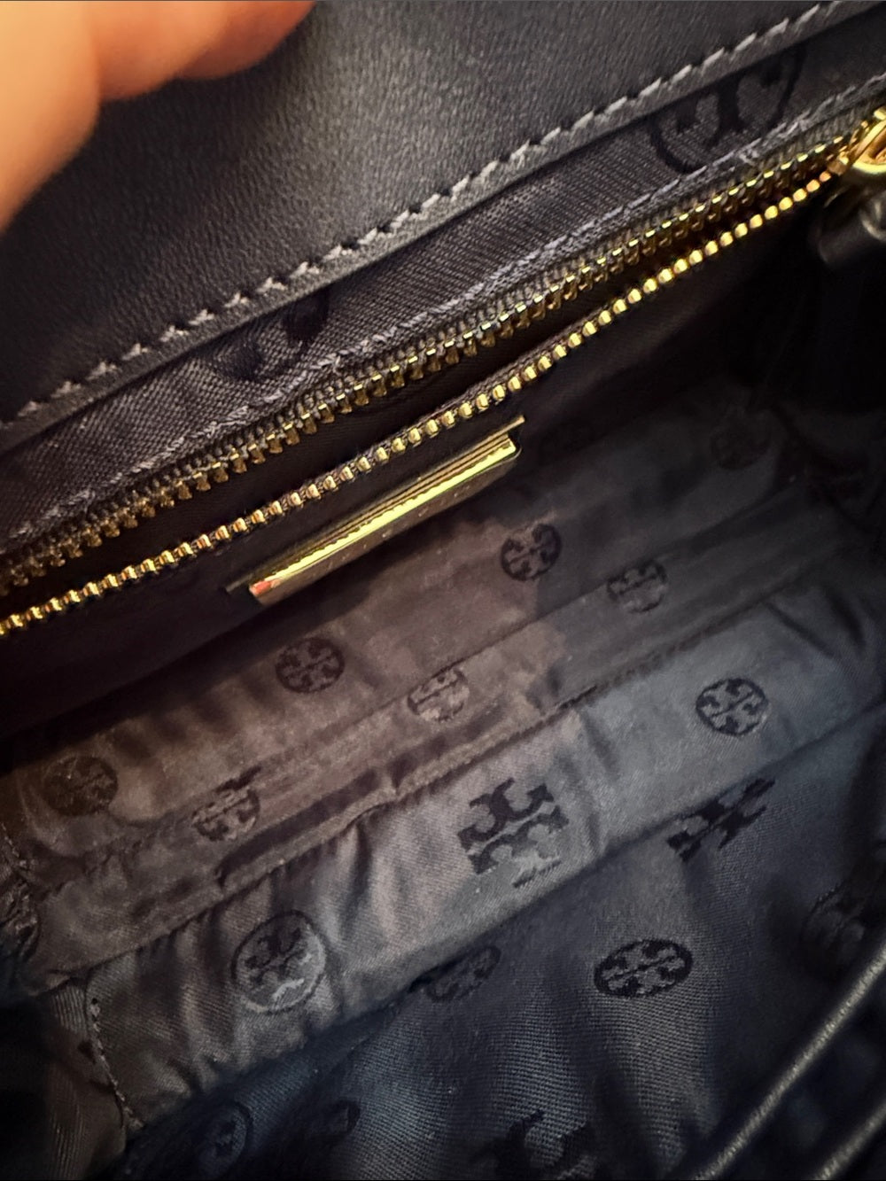 Tory Burch Blue Leather Duet Chain Embellished Shoulder Bag - Image 8