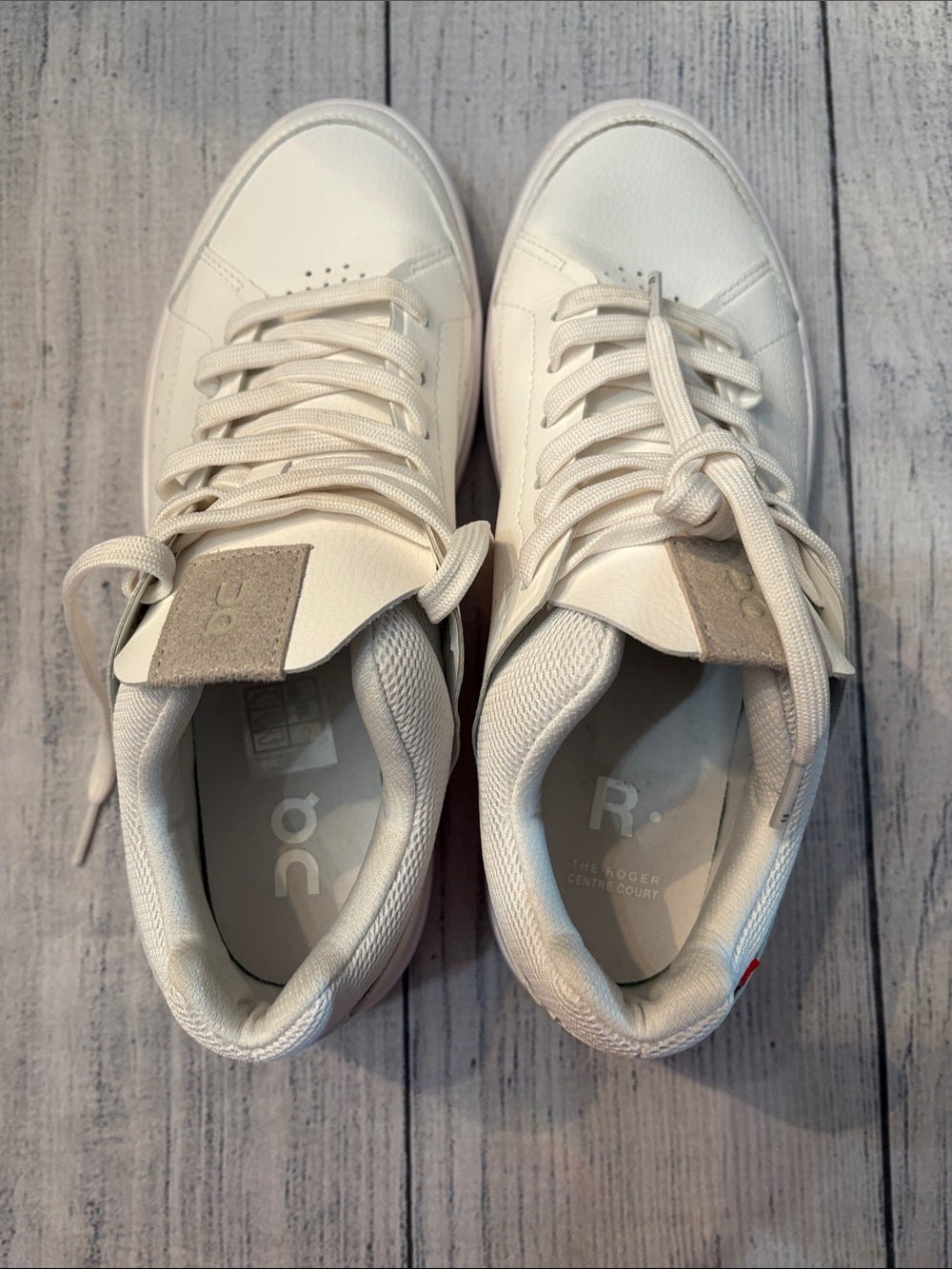 On The Roger Centre Court White Gum (Women's) - size 9 🌟 - Image 5