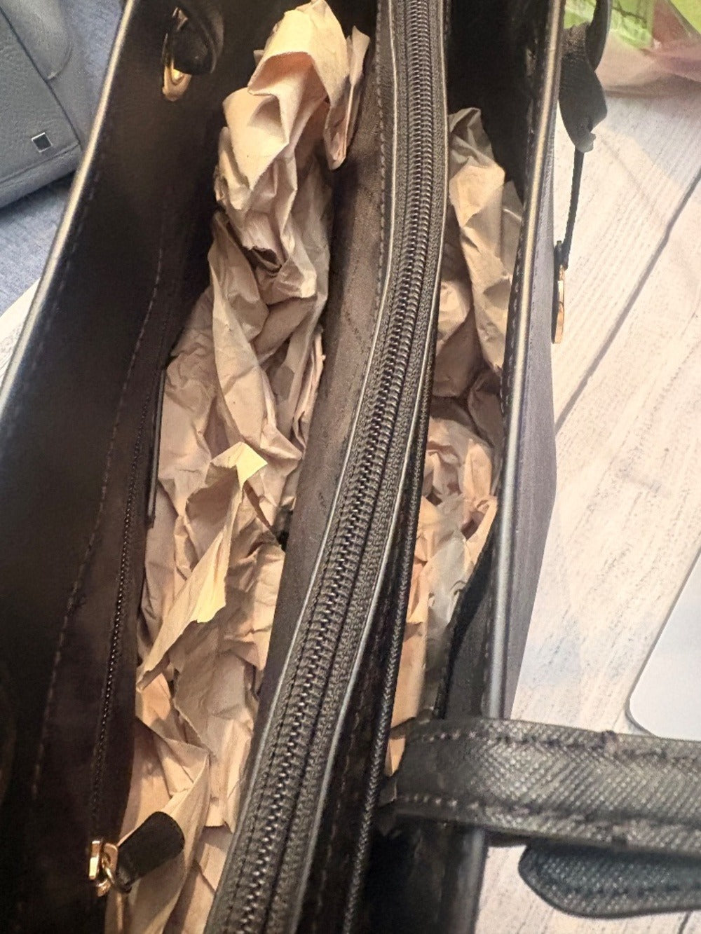 Micheal Micheal Kors Saffiano Tote 🌟 - Image 3