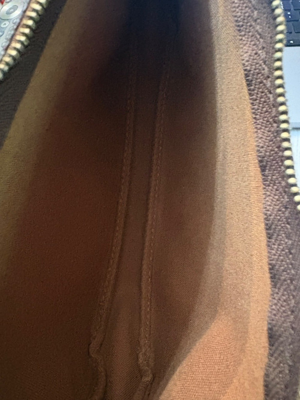 Vintage Louis Vuitton Monogram Pochette Bag 🌟 - Image 4