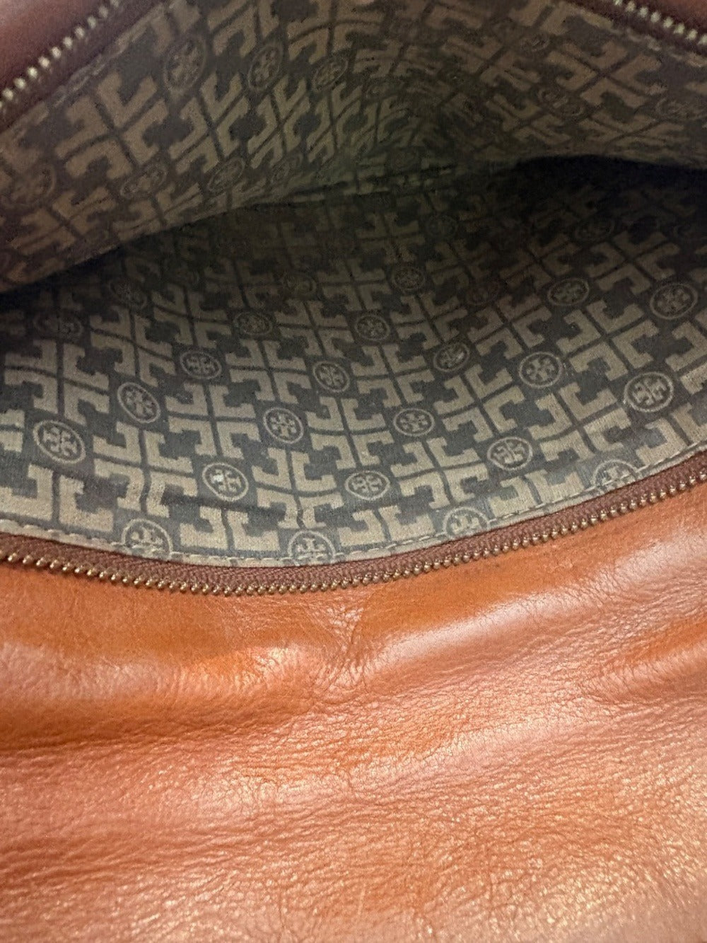 Tory Burch Patent Monogram Clutch 🌟 - Image 5