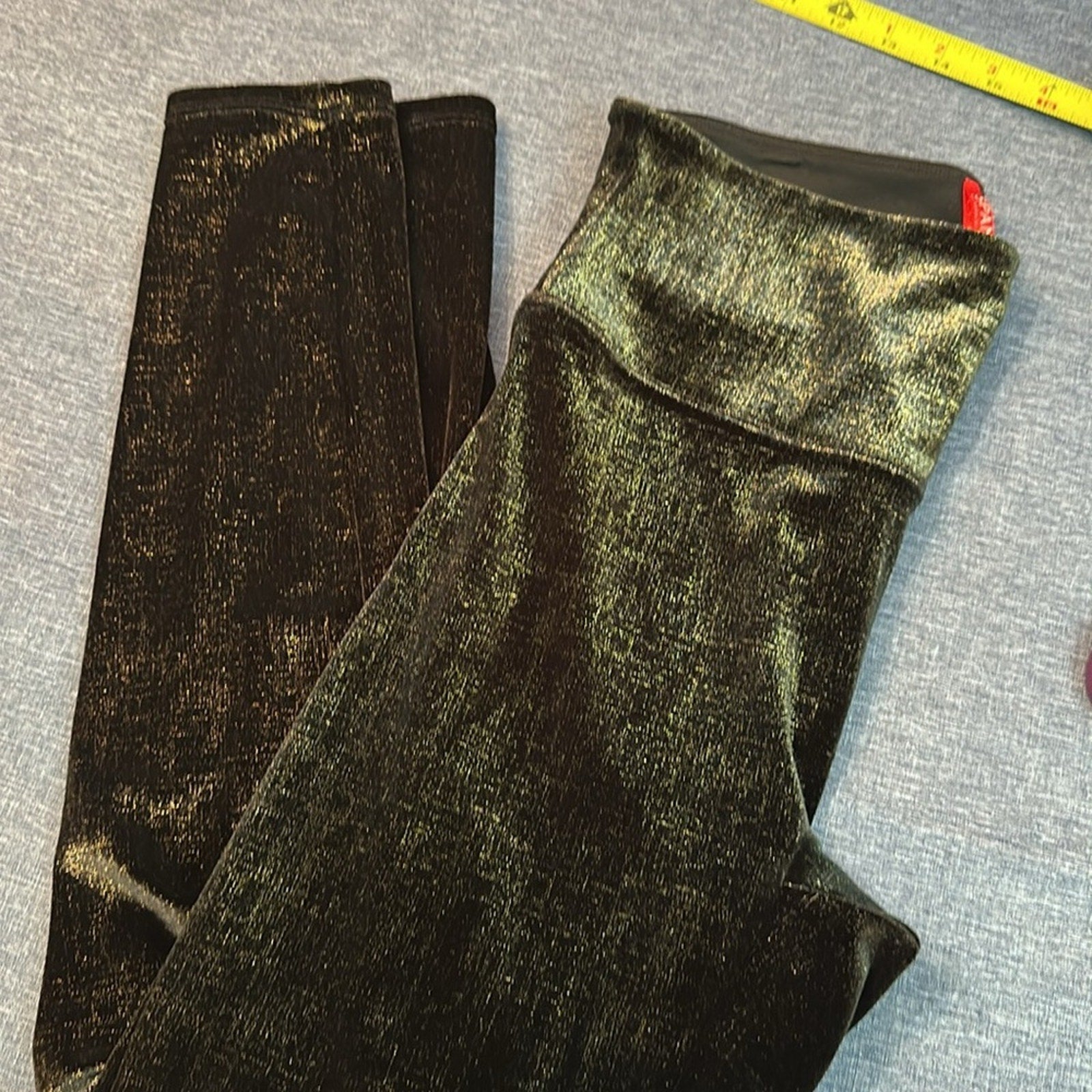 Spanx Velvet Shine Legging - Black & Good Metallic Soft Medium Shaping - size M