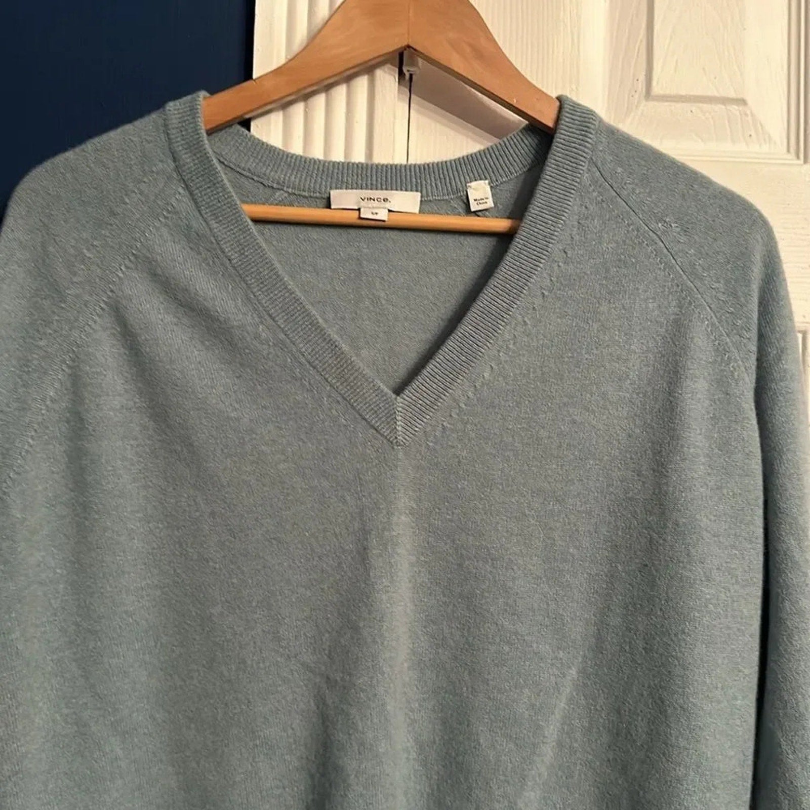 NEW VINCE Light Blue Cashmere V-neck Sweater - size small