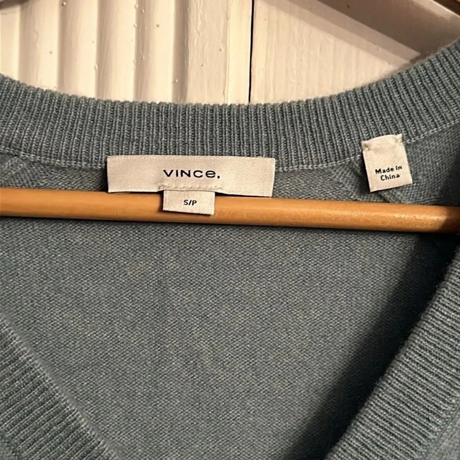 NEW VINCE Light Blue Cashmere V-neck Sweater - size small