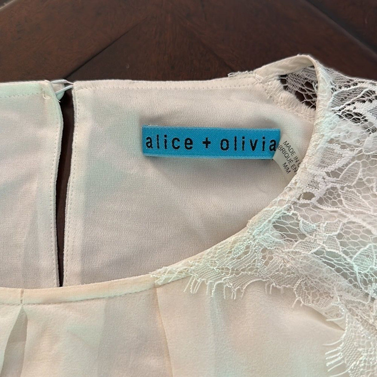 NWT ALICE + OLIVIA Ivory Danyelle Lace in ivory - size M
