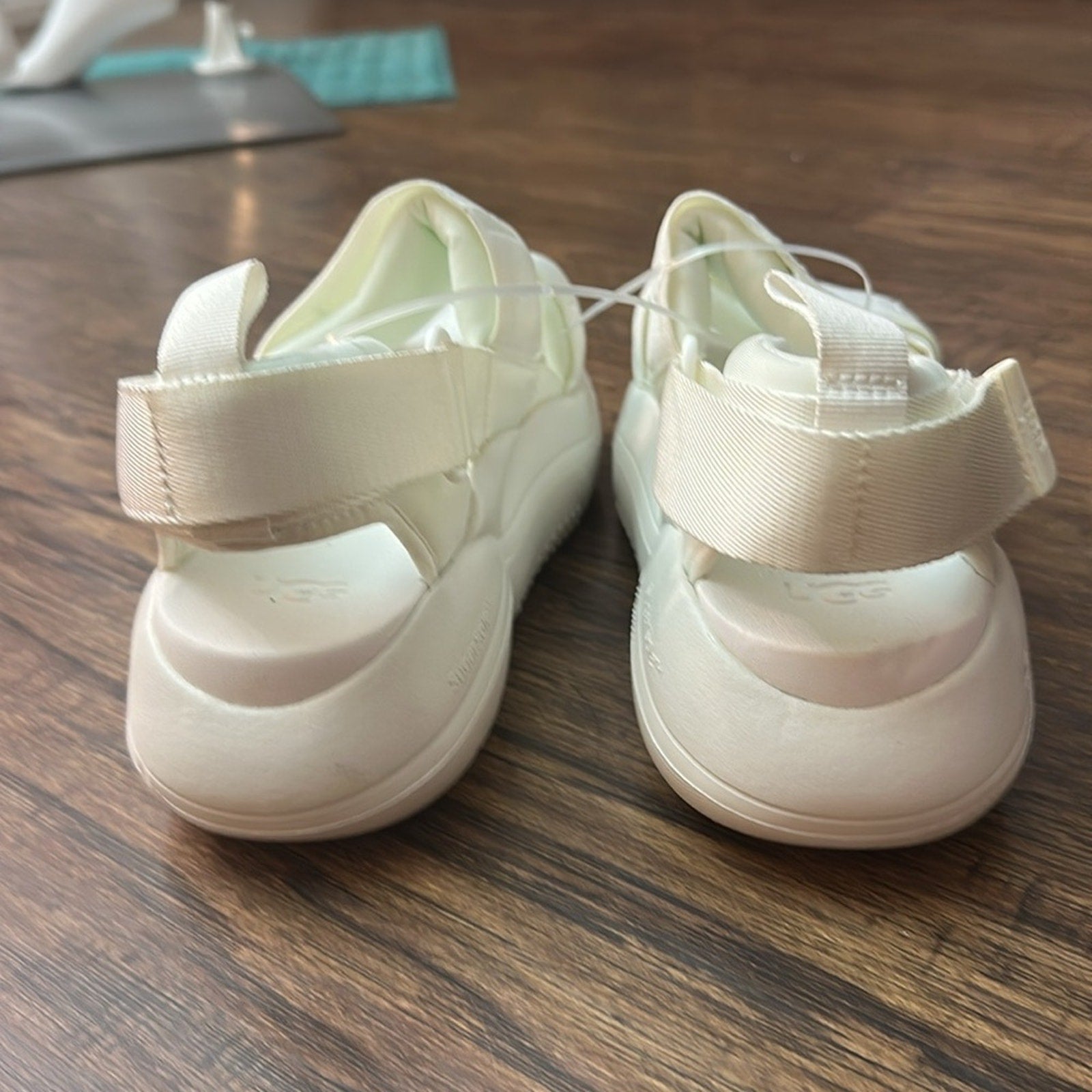 NEW UGG Cloud Sport Sandals Bright White Women’s US Size  8.5
