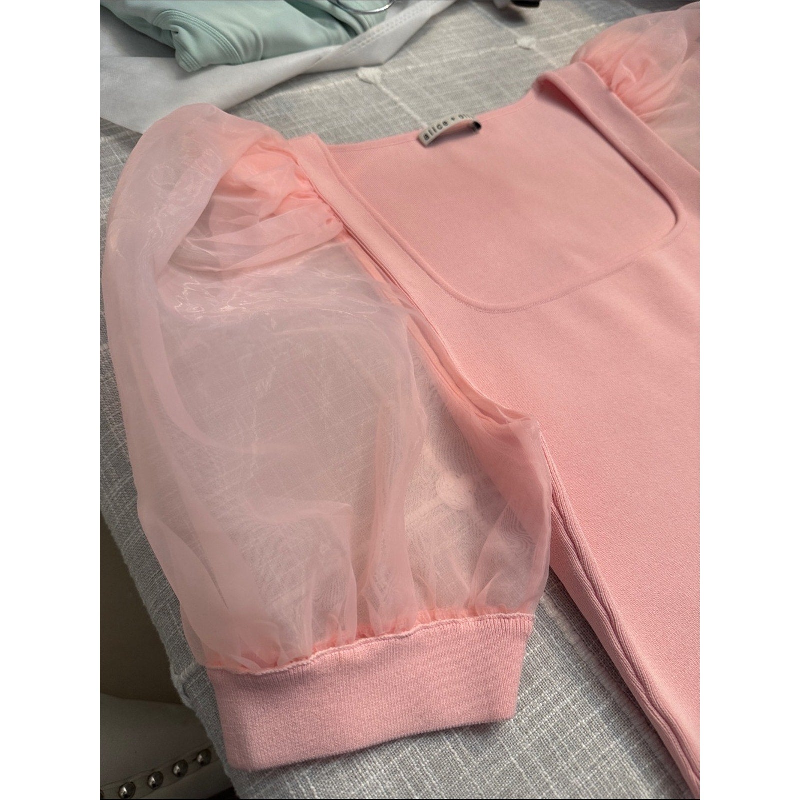 Alice + Olivia Puff-Sleeve Knit Top - S 🌟