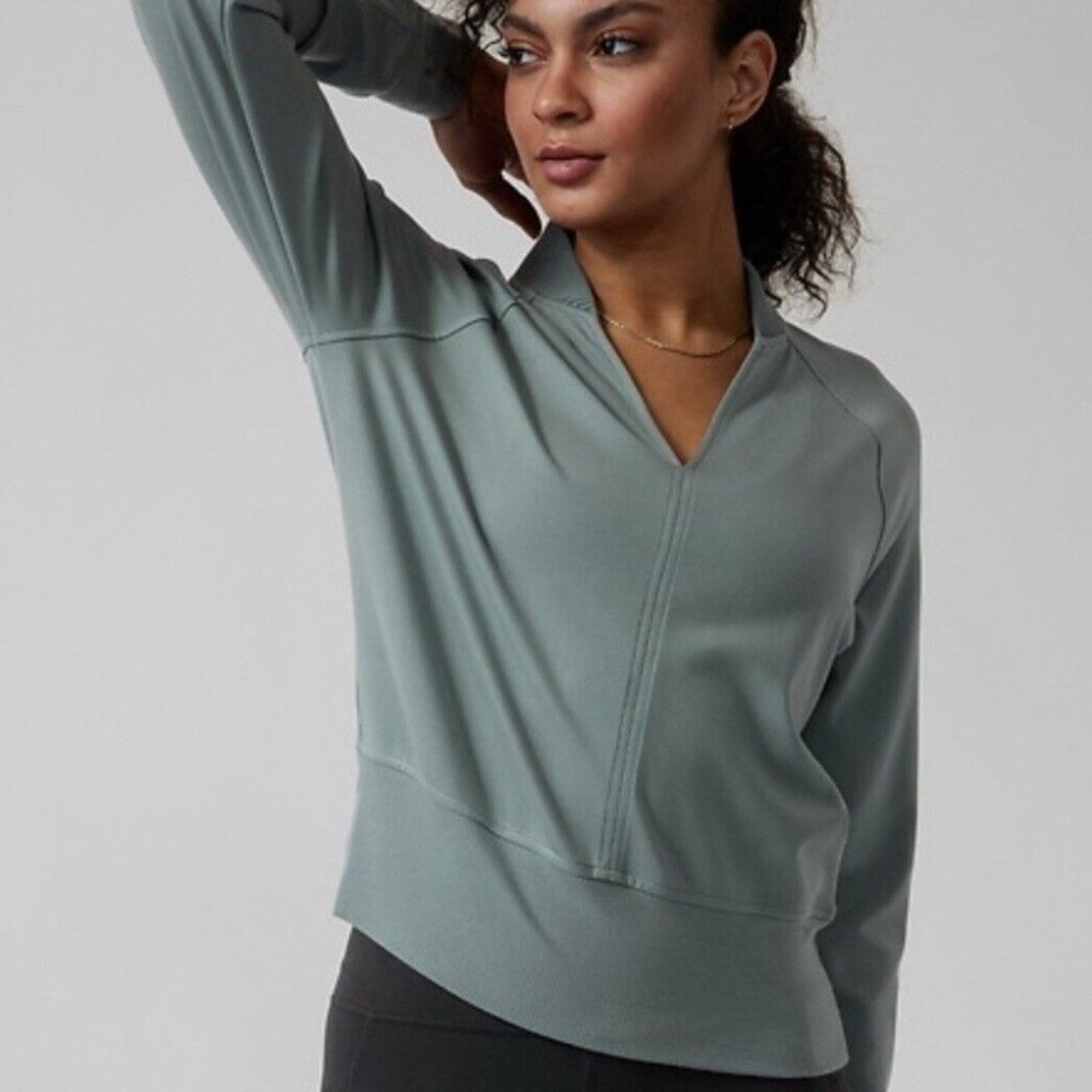 Athleta Eastbound Sweatshirt V-Neck Long Sleeve Green Small