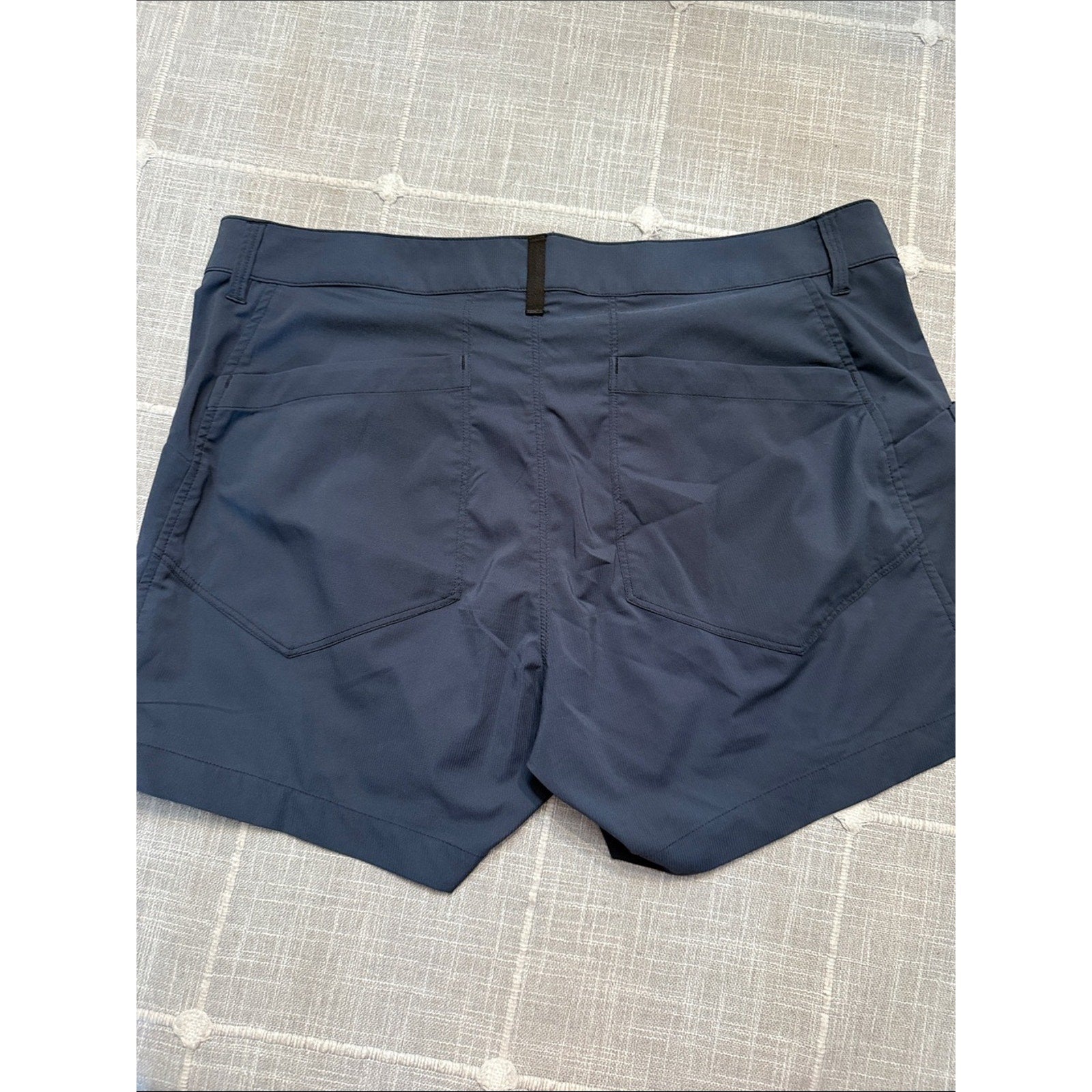 Arc’teryx Women’s Alroy Short 7”  in Navy - 6 🌟