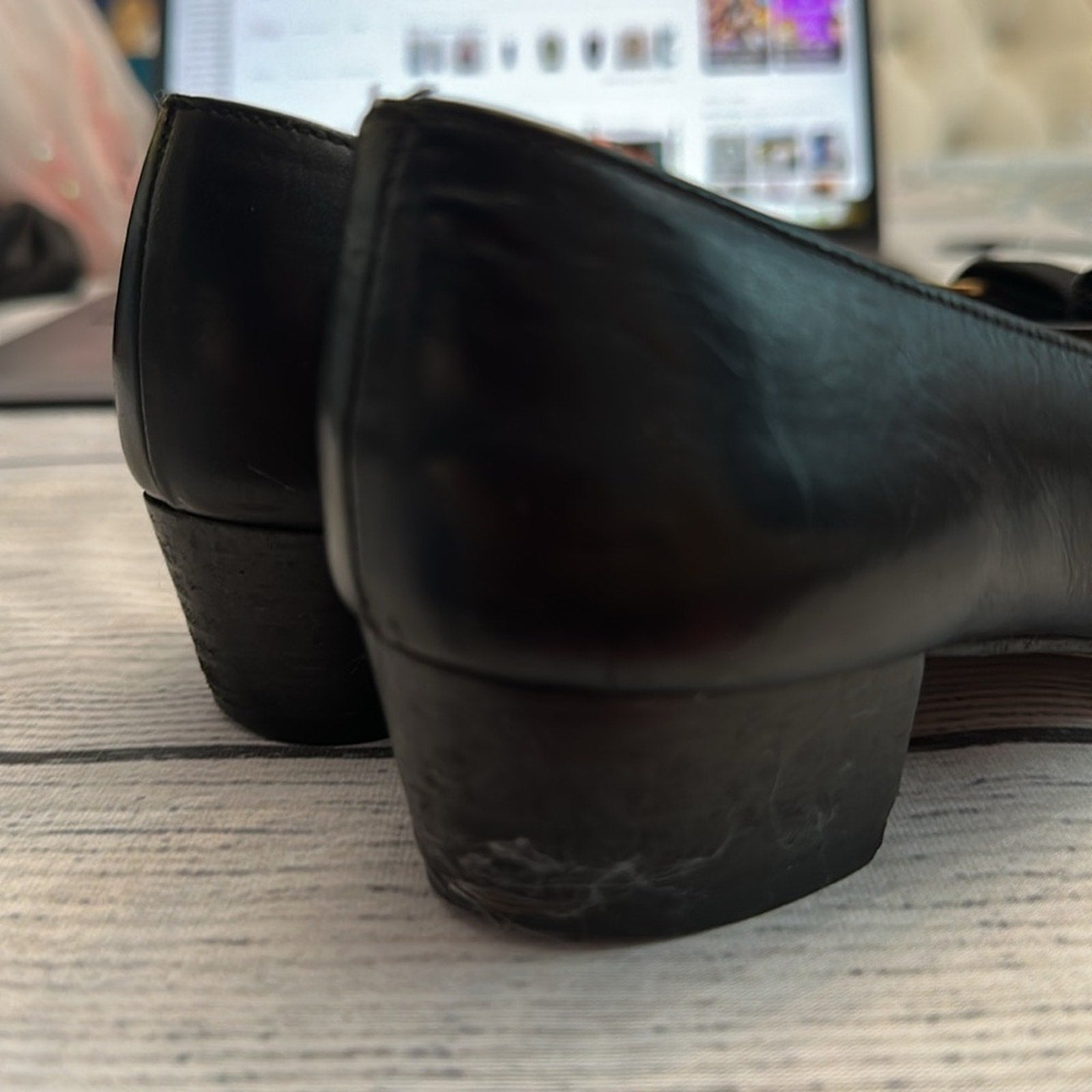 FERRAGAMO Vara bow-embellished leather pumps - size 5