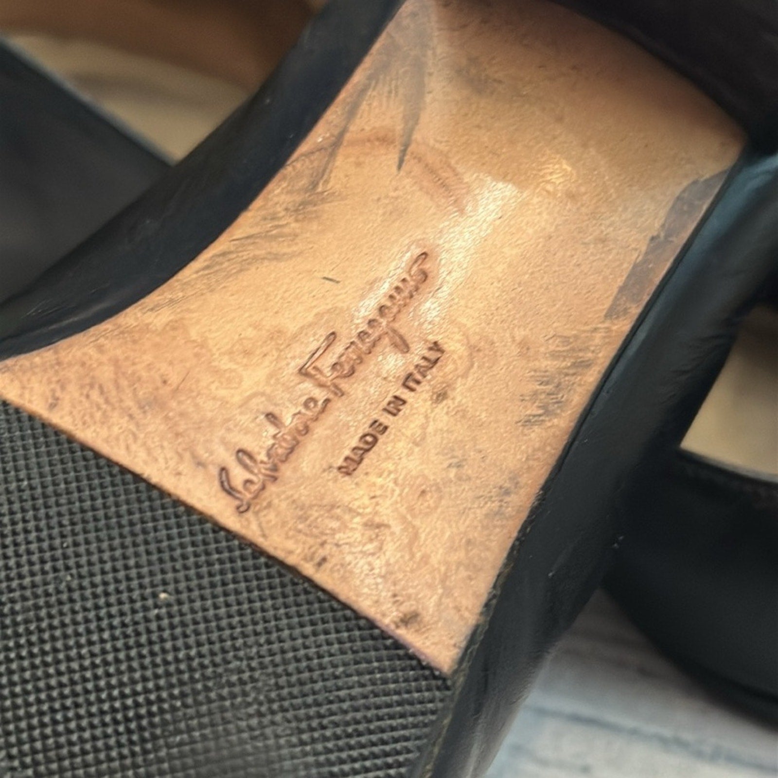 FERRAGAMO Vara bow-embellished leather pumps - size 5