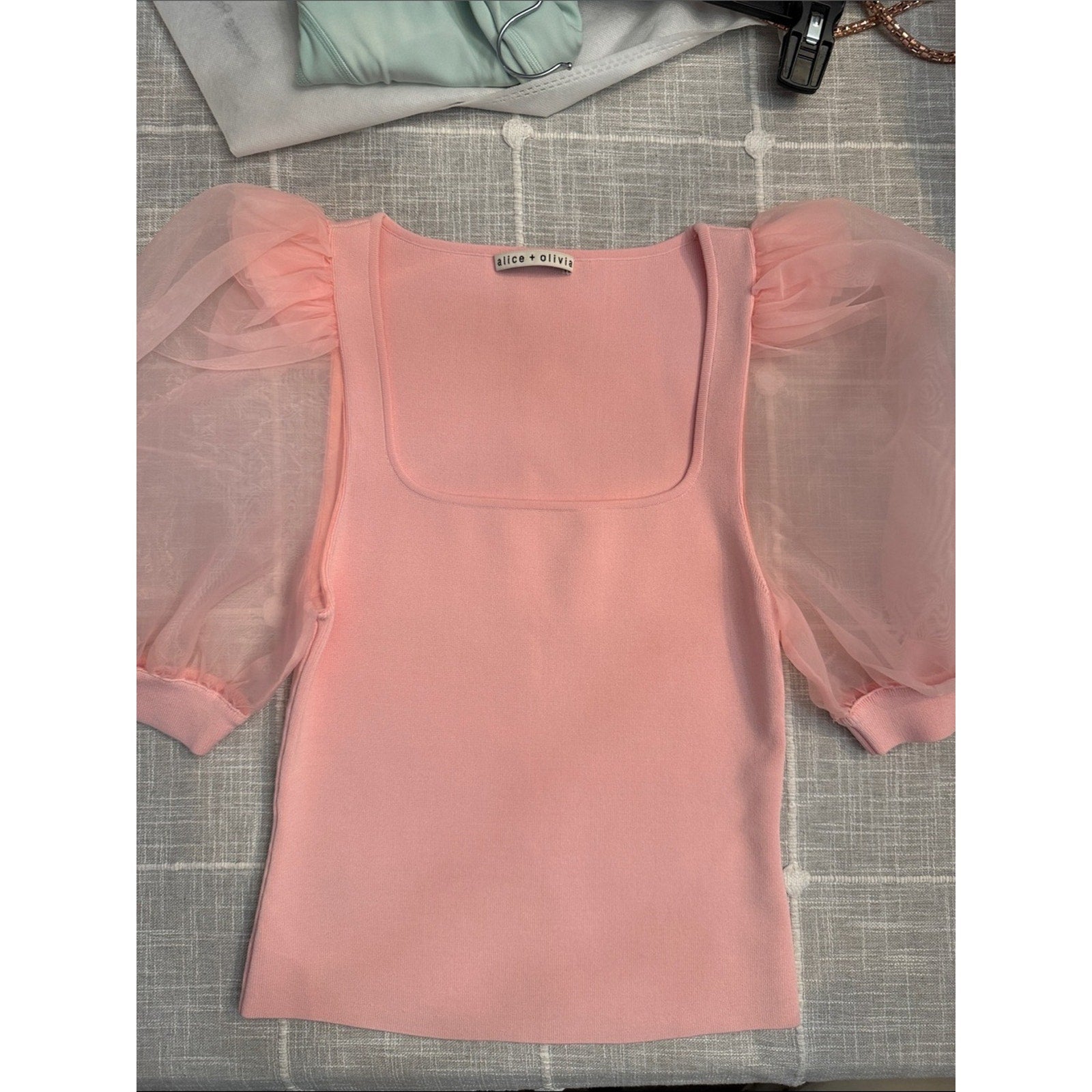 Alice + Olivia Puff-Sleeve Knit Top - S 🌟