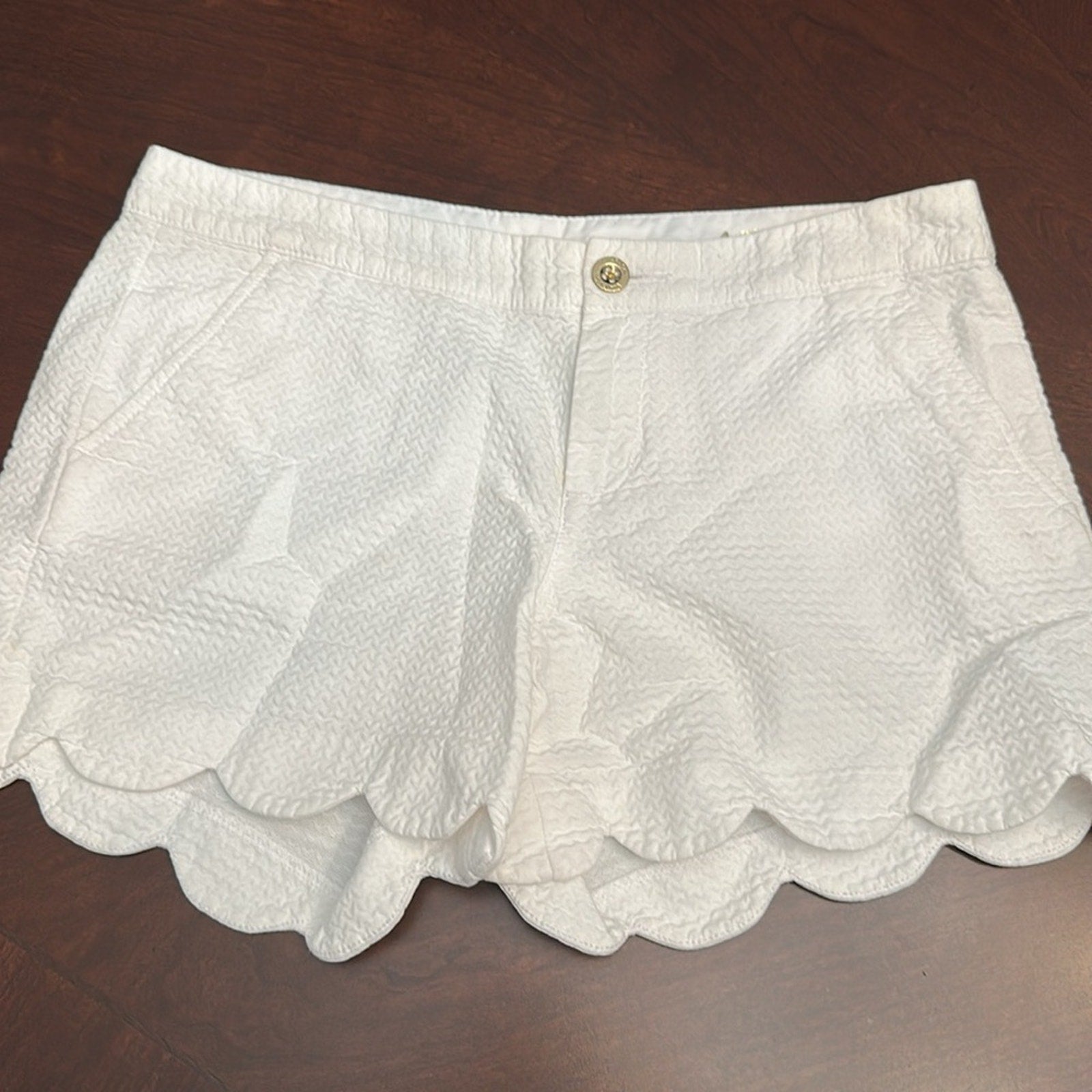 Lilly Pulitzer Scalloped Buttercup Shorts, Resort White, Size 4