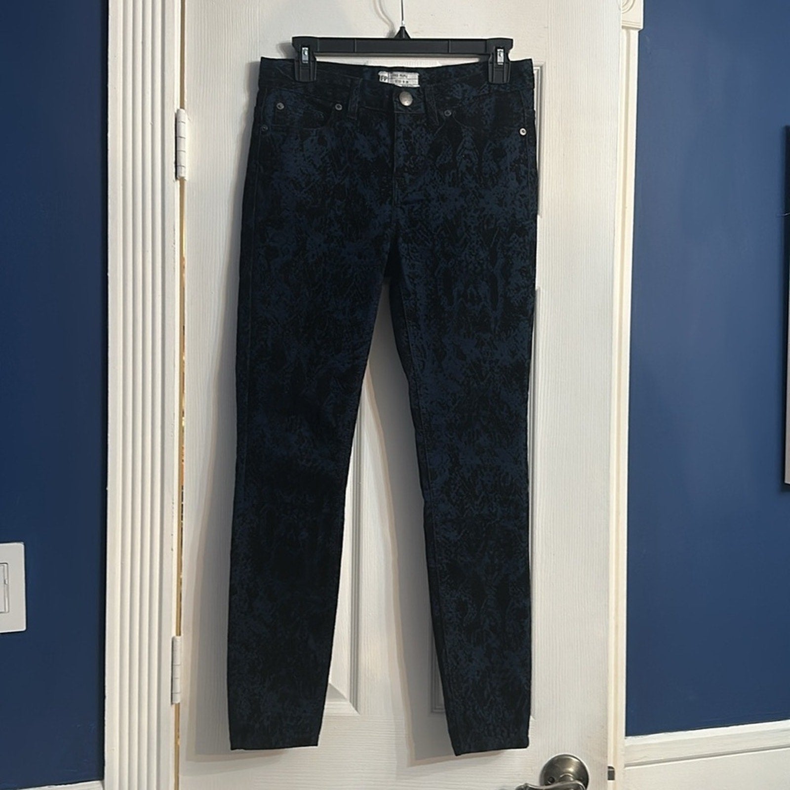 Free People Blue Brocade Velvet Flocked Skinny Pants - size 26