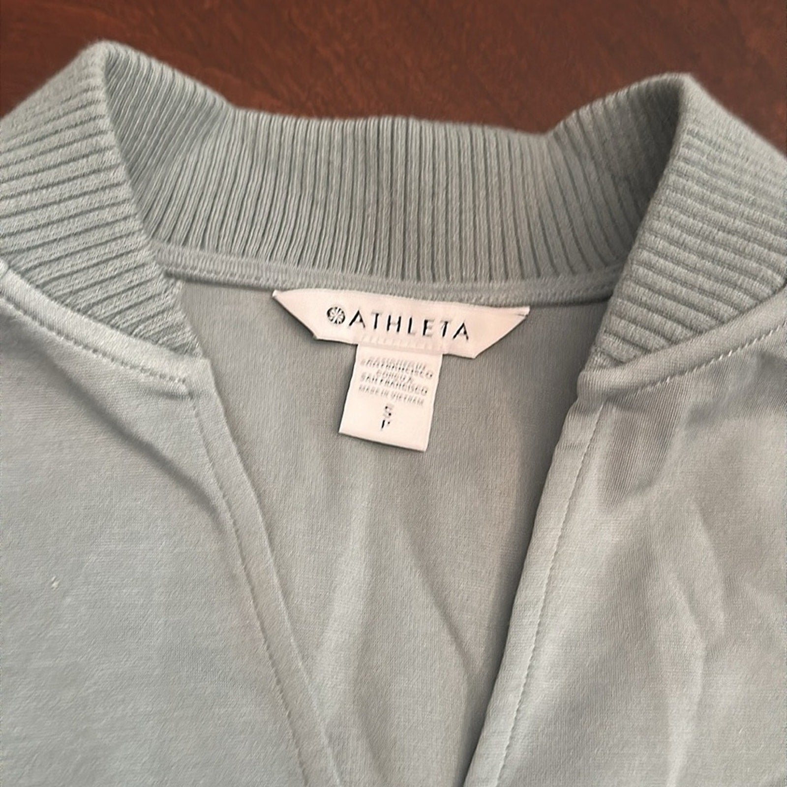 Athleta Eastbound Sweatshirt V-Neck Long Sleeve Green Small
