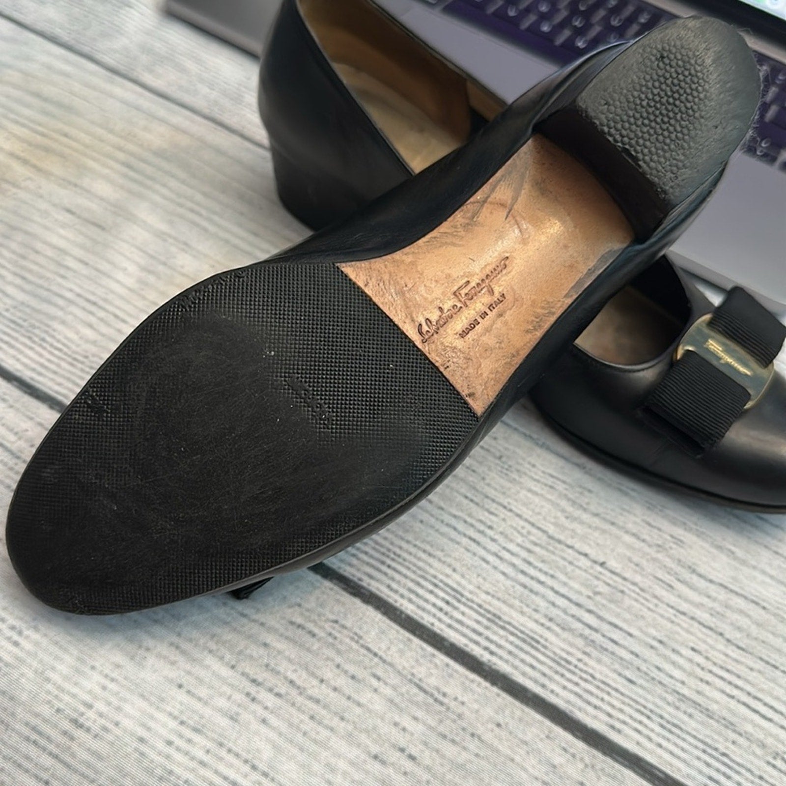 FERRAGAMO Vara bow-embellished leather pumps - size 5