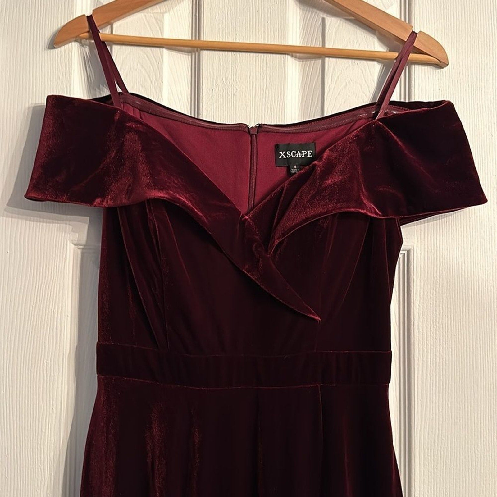 NWT XSCAPE Off-The-Shoulder Velvet Fit & Flare Gown - size 8