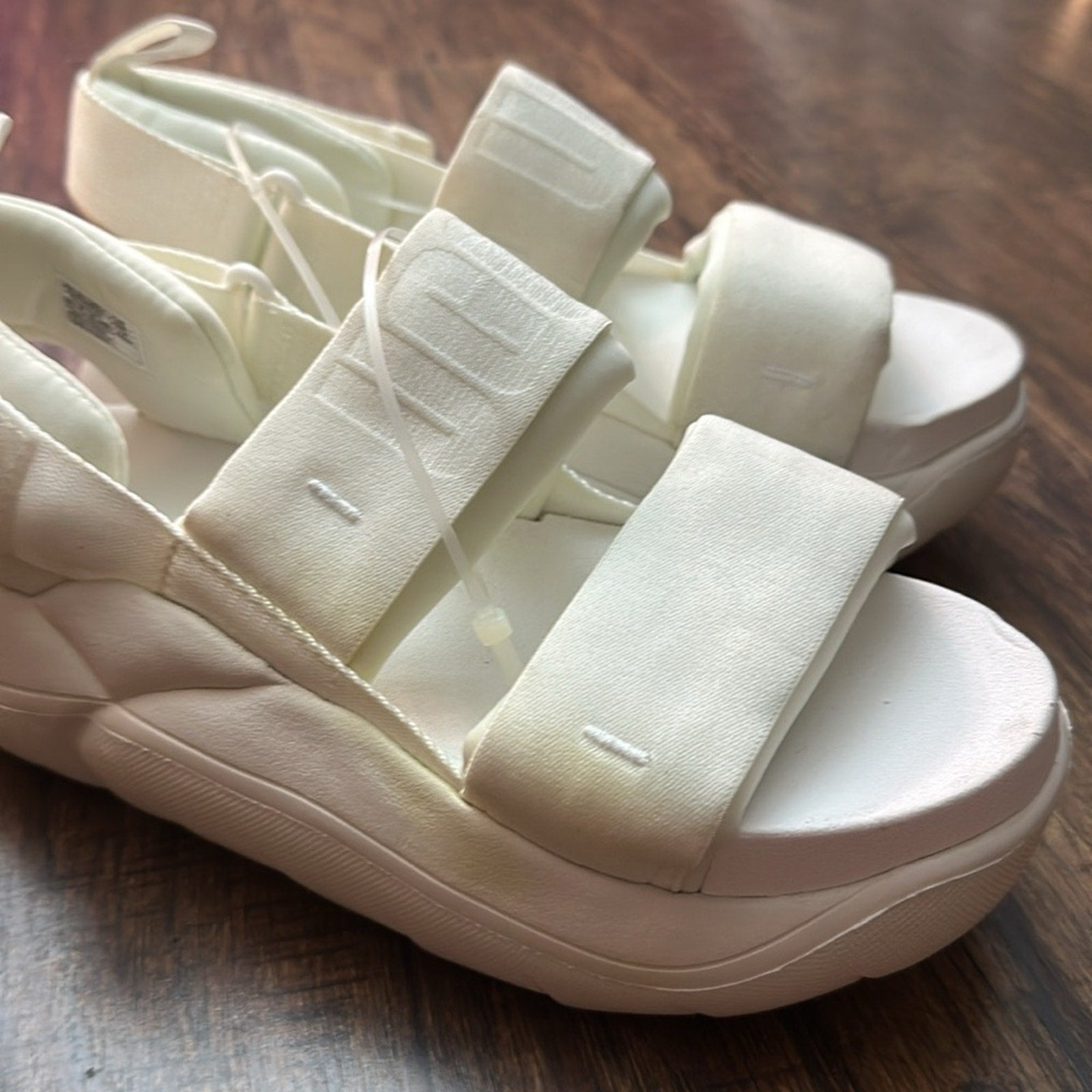 NEW UGG Cloud Sport Sandals Bright White Women’s US Size  8.5