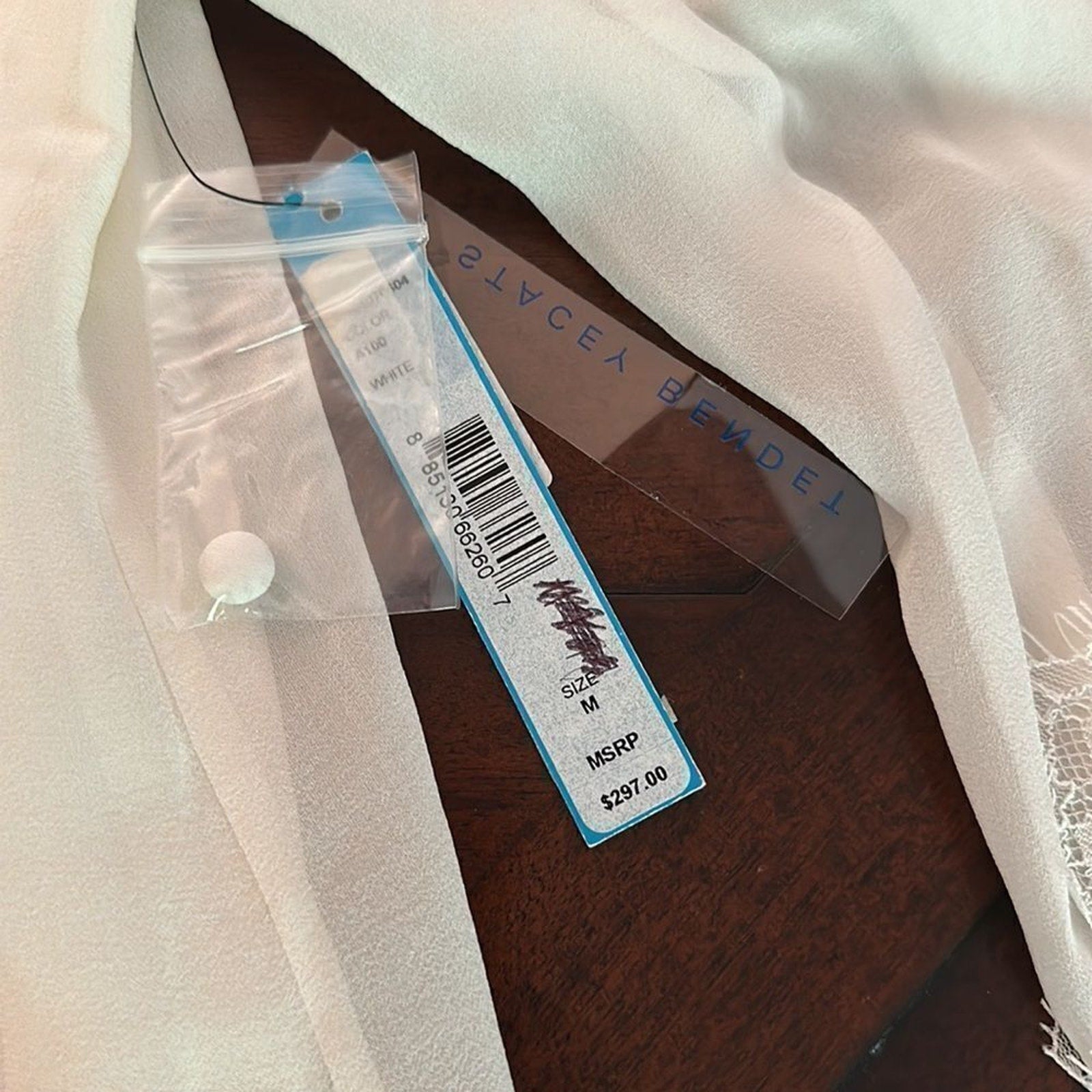 NWT ALICE + OLIVIA Ivory Danyelle Lace in ivory - size M