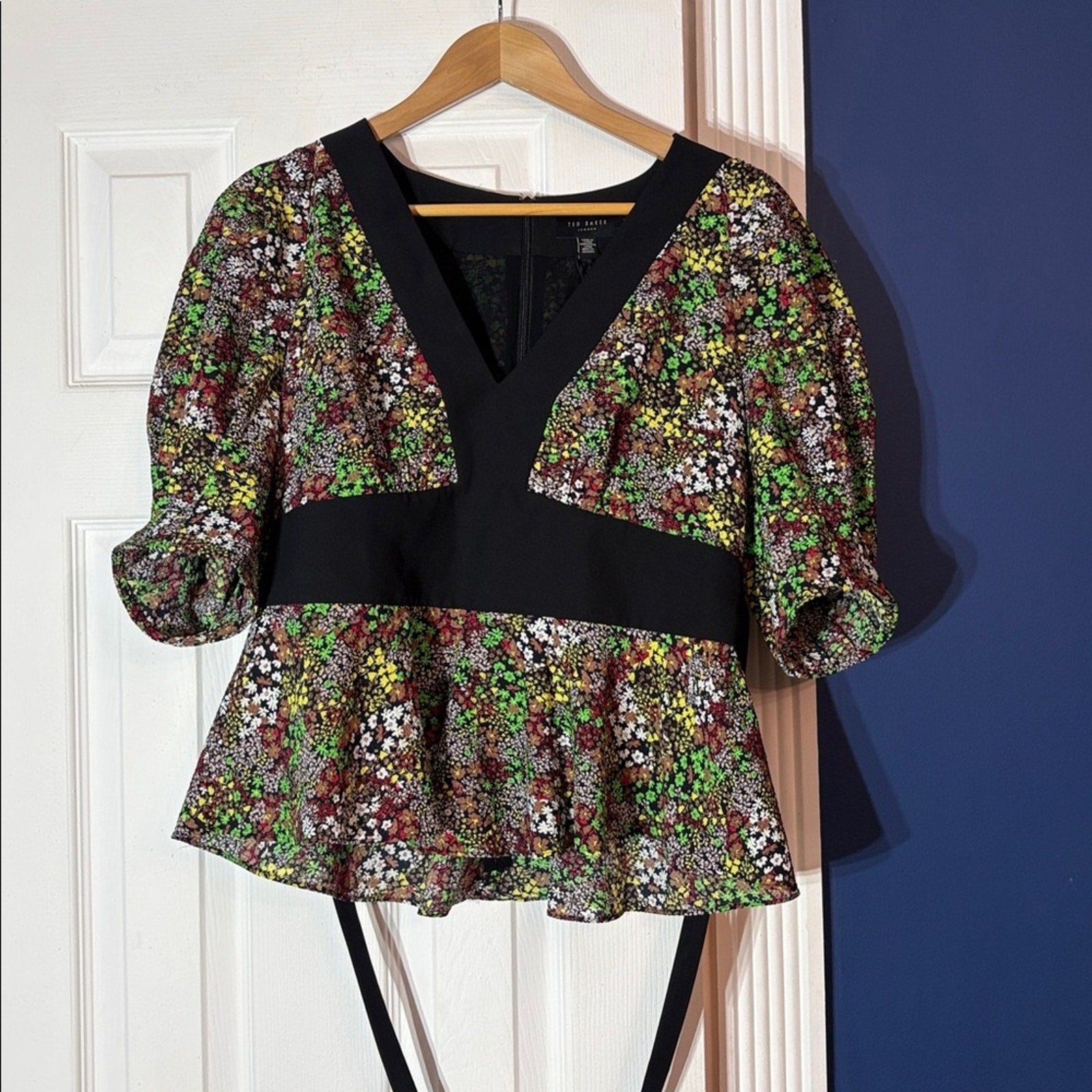 NWT Ted Baker Camilya Crepe Puff Sleeve Top Black - size small 4