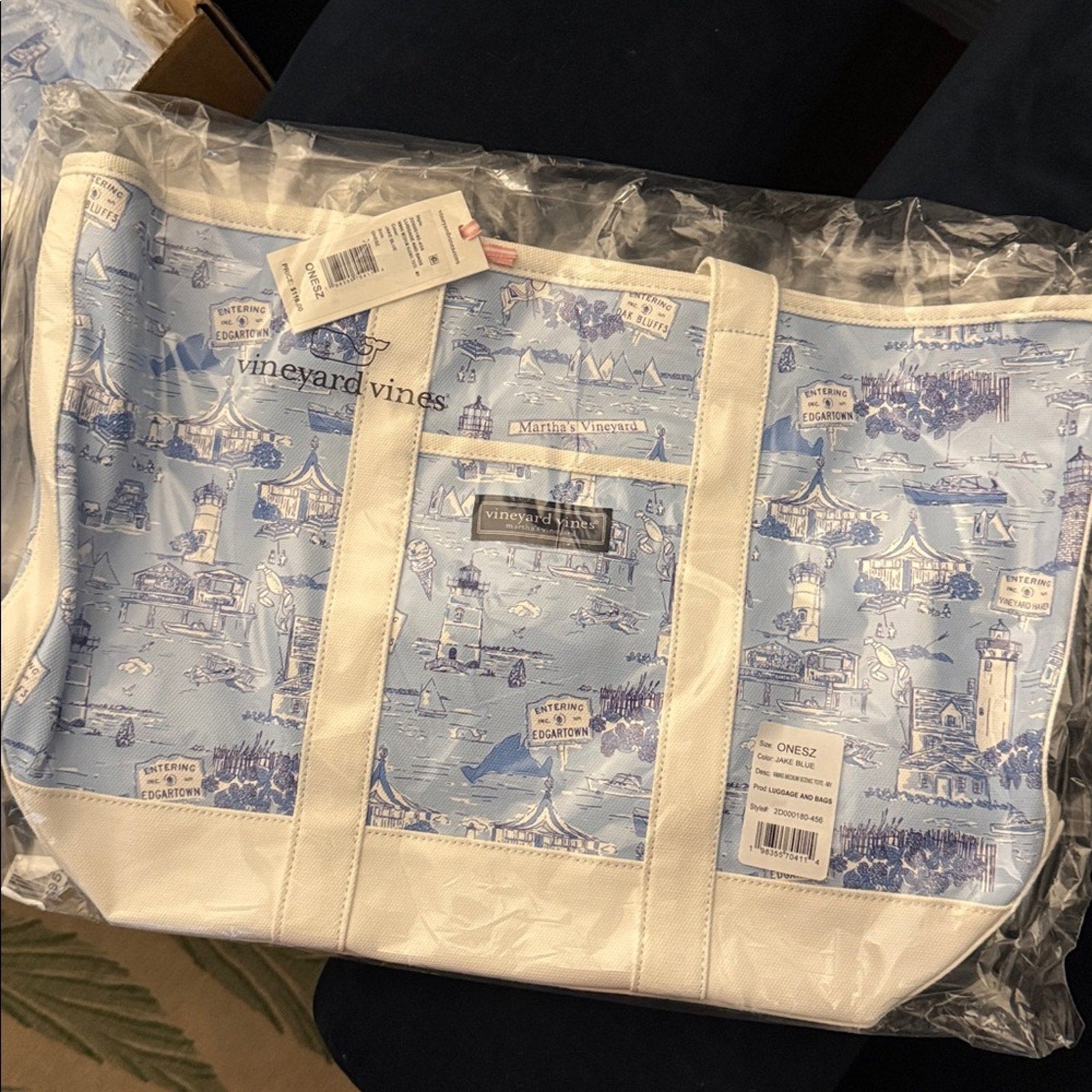 NEW Vineyards Vines Martha's Vineyard Scenic Medium Tote