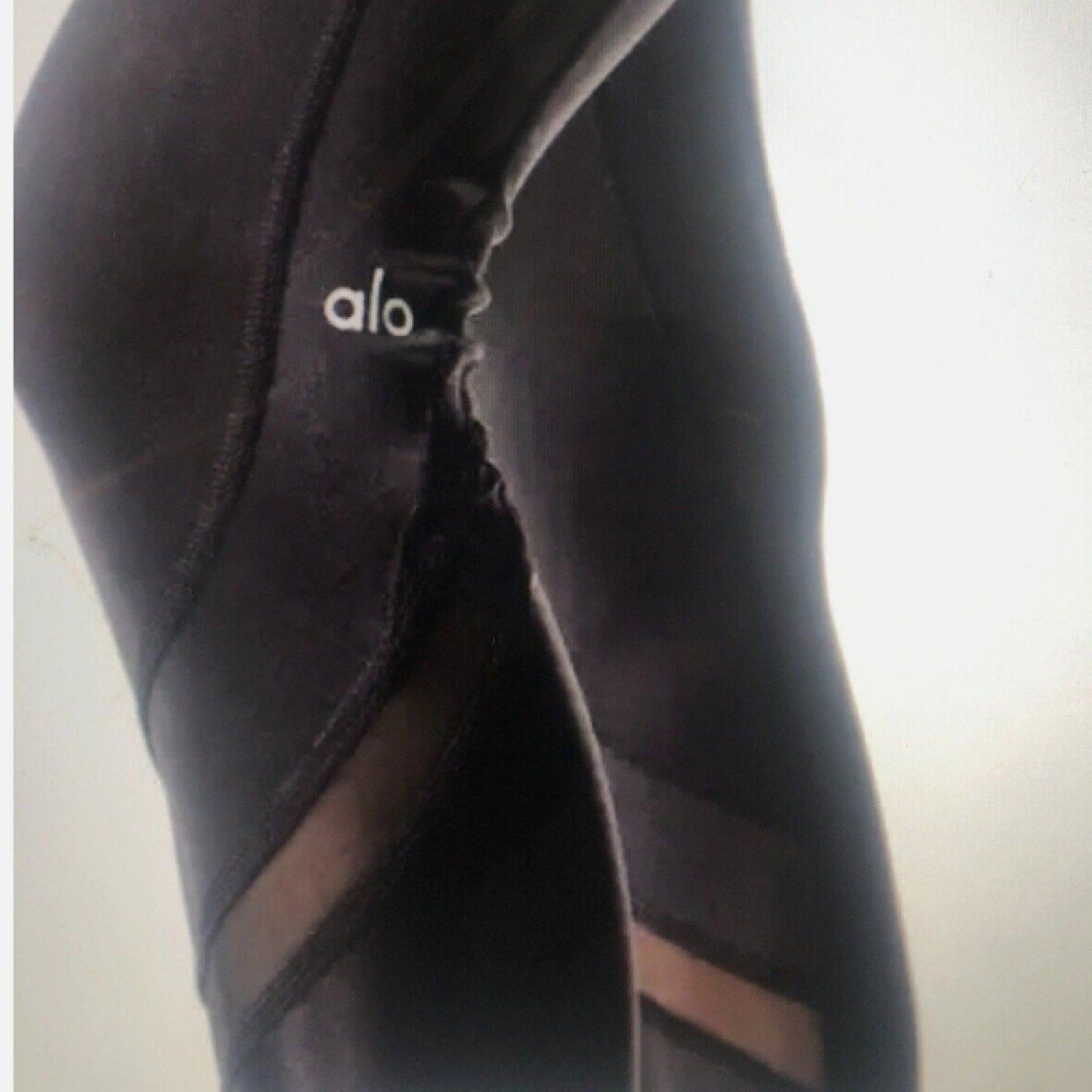 ALO Yoga Elevate High Rise Side Stripe Mesh Panel Black Leggings $108 - size M
