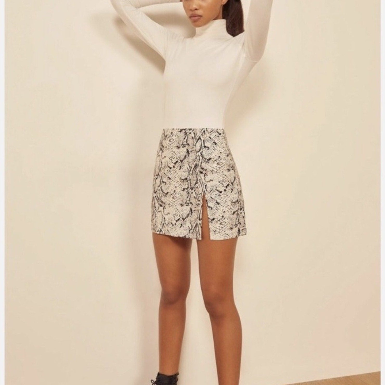 REFORMATION Margot Mini Skirt PRINT FRONT SLIT - size 8