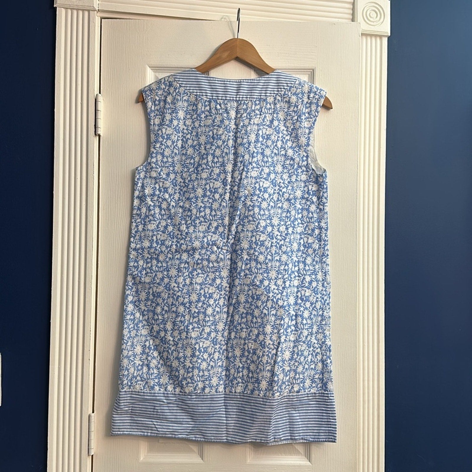 Vineyard Vines blue floral dress - size XS
