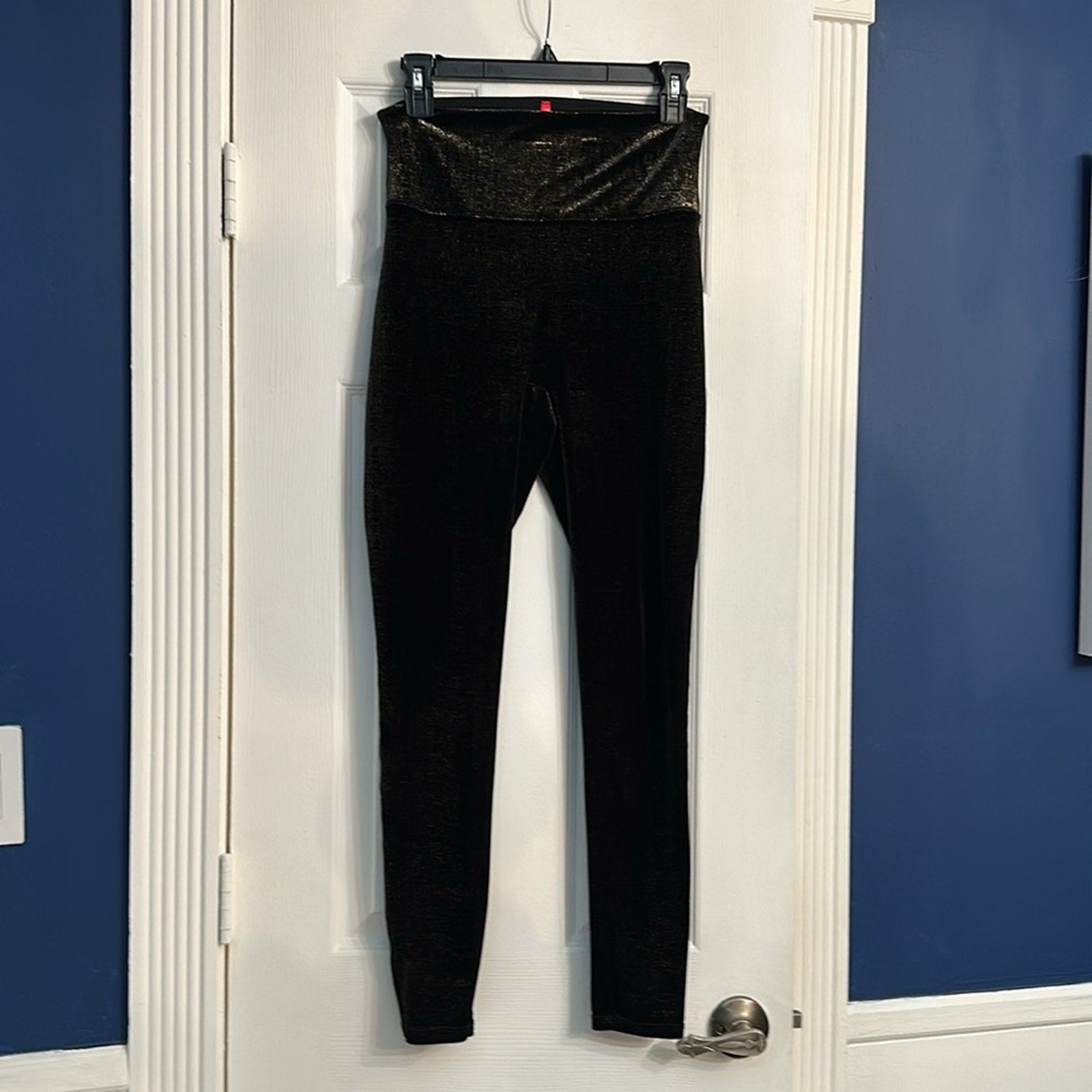 Spanx Velvet Shine Legging - Black & Good Metallic Soft Medium Shaping - size M