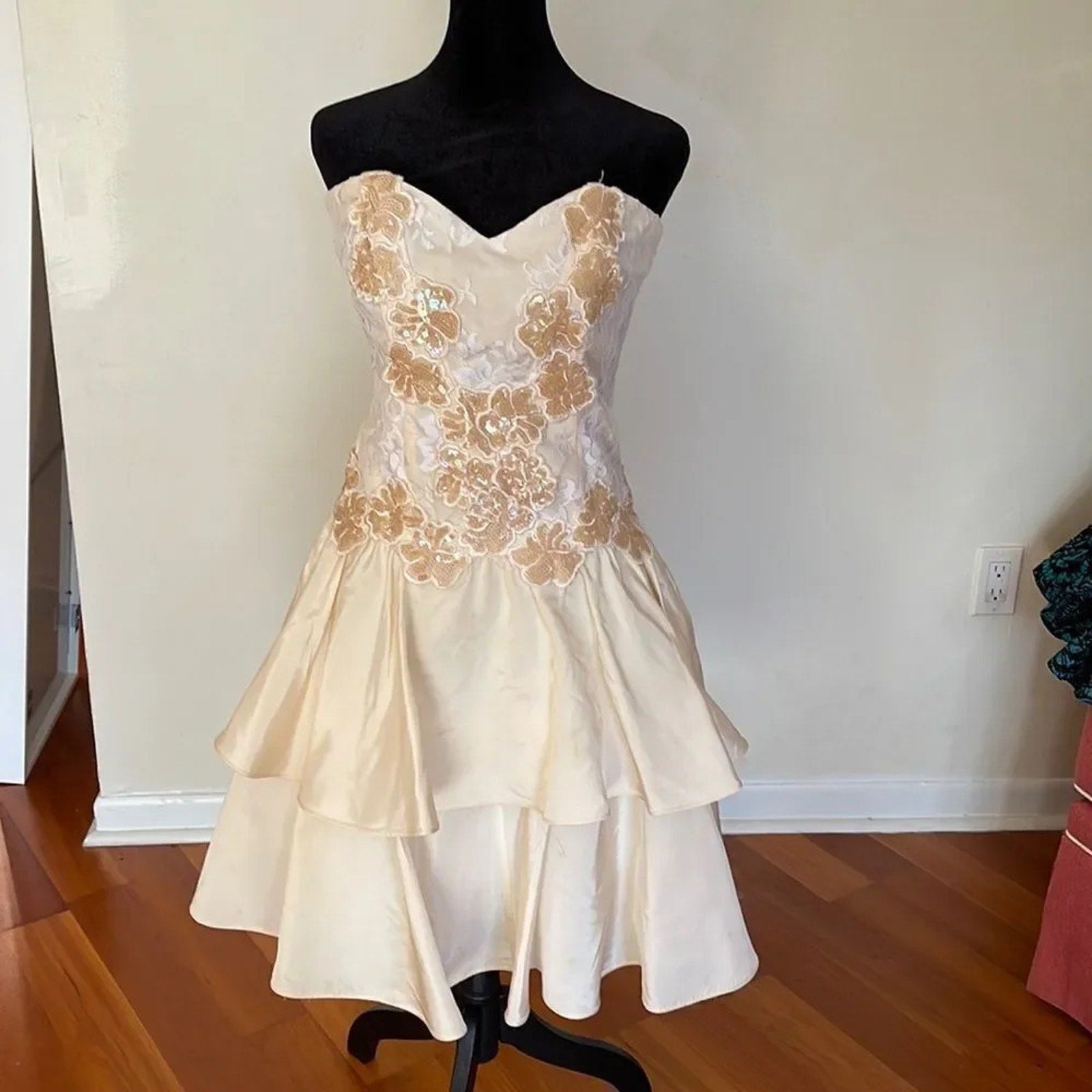 Beautiful vintage Scott McClintock ivory prom dress - size 8