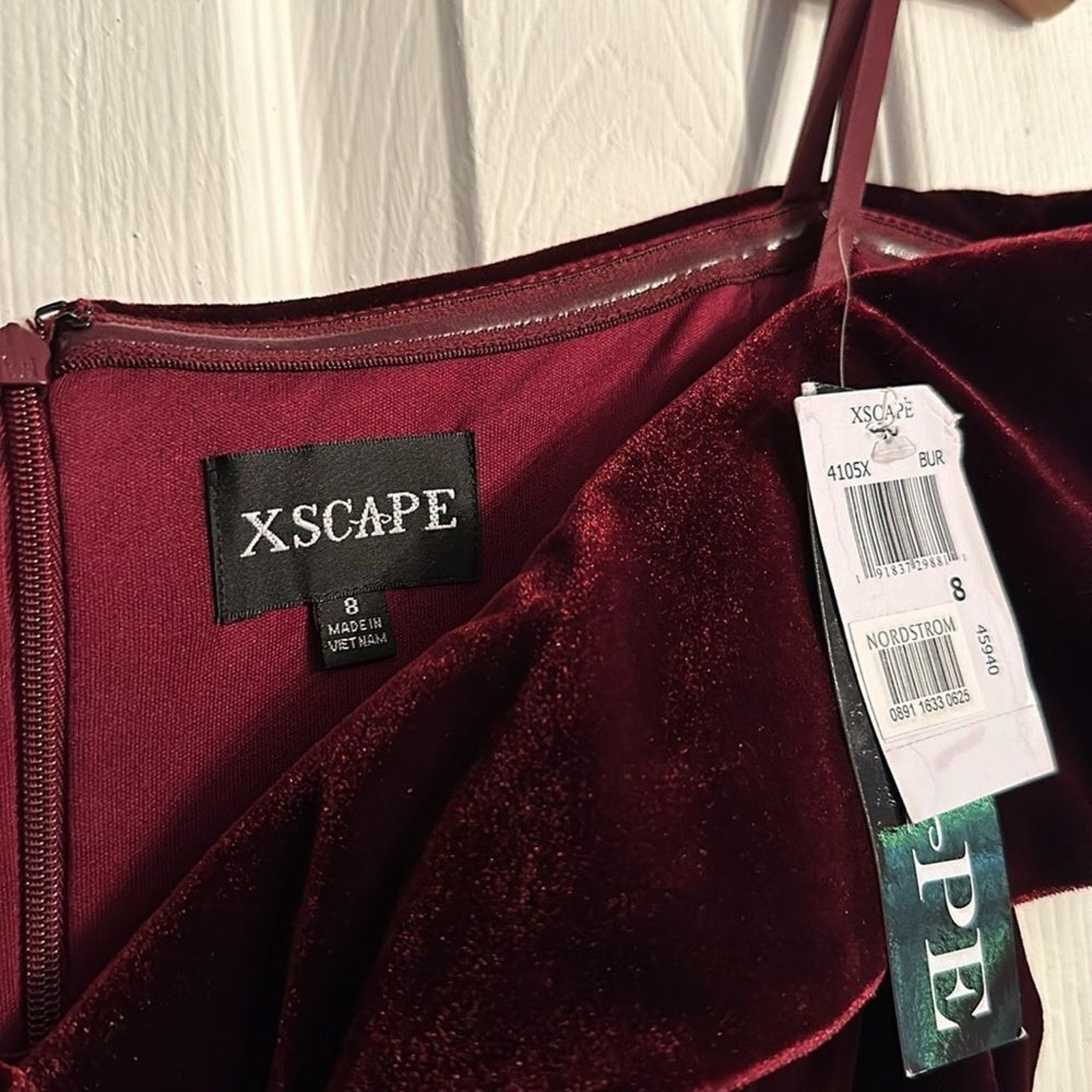 NWT XSCAPE Off-The-Shoulder Velvet Fit & Flare Gown - size 8