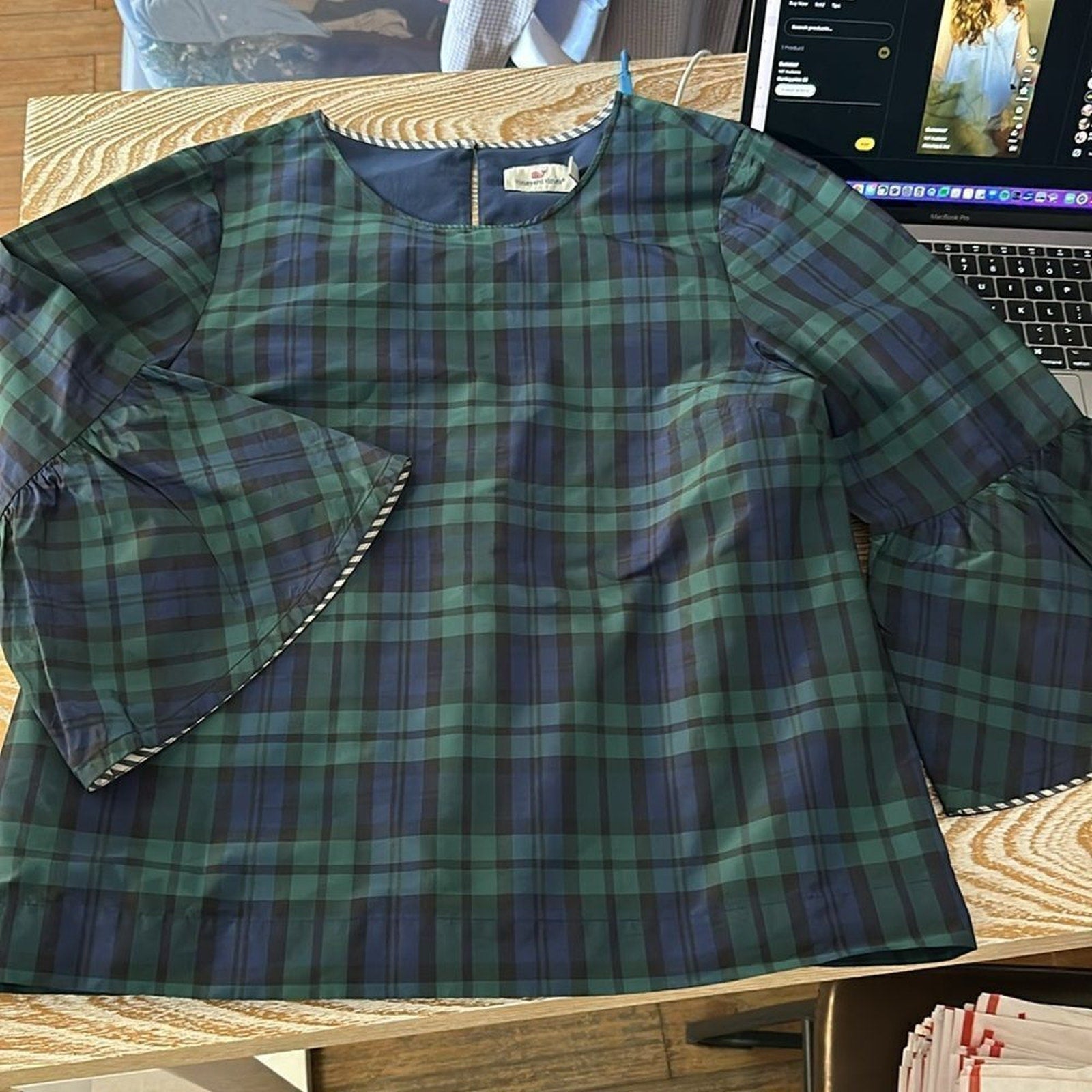 EUC Vineyard Vines Plaid Blouse Bell Sleeve Navy/Green - size 4