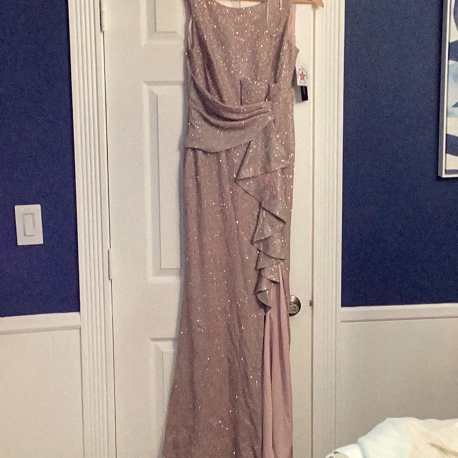 NWT Betsy & Adam Women's Long Glitter Sleeveless Gown w/ Ruffle Detail - size 6