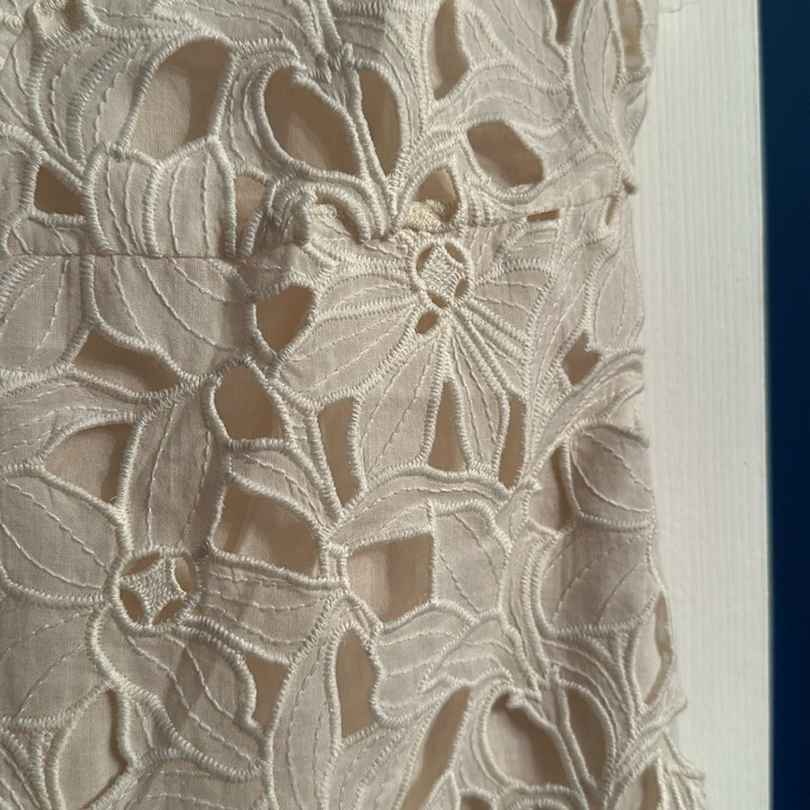 NEW Vince Nouveau Lace V-Neck Dress - size 2