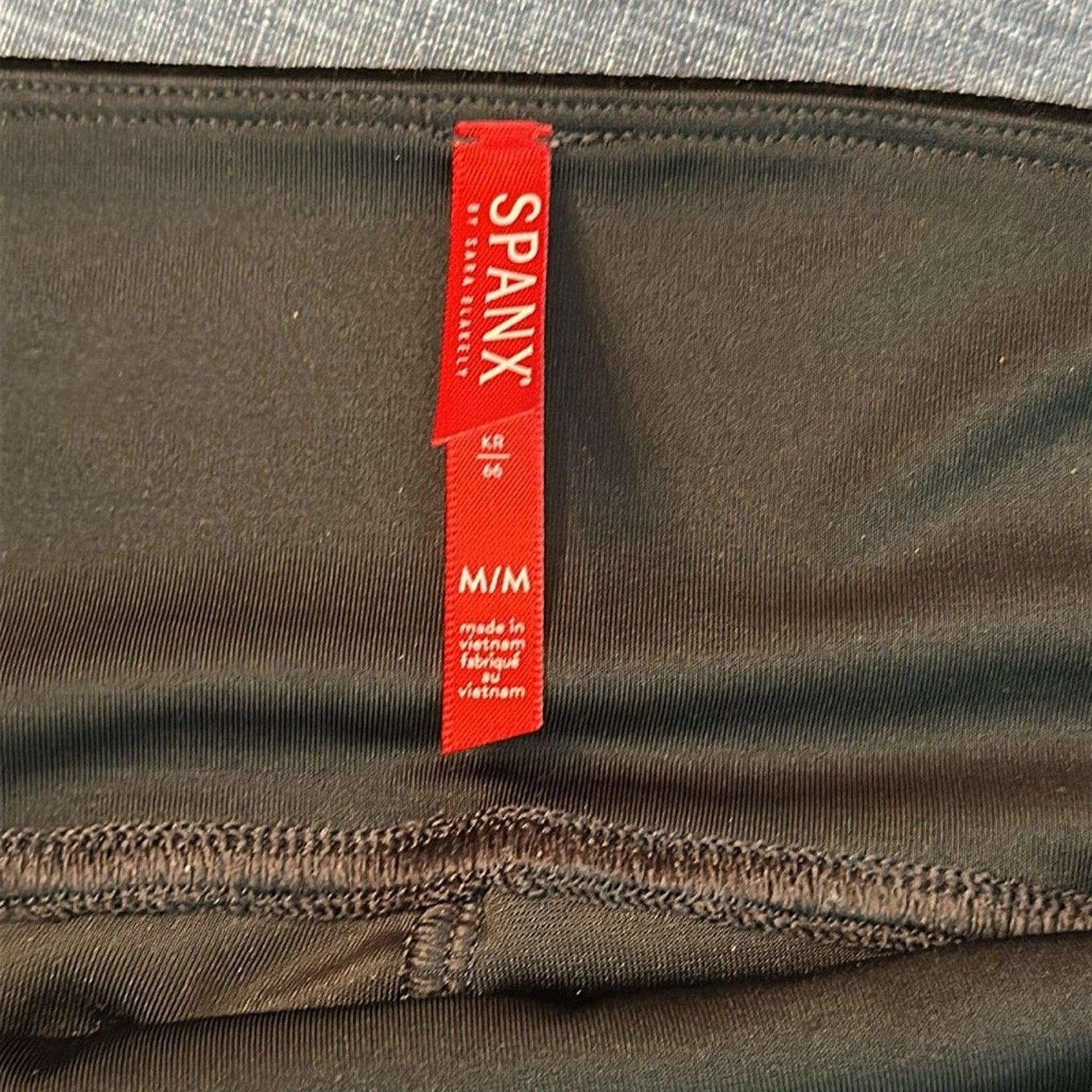 Spanx Velvet Shine Legging - Black & Good Metallic Soft Medium Shaping - size M