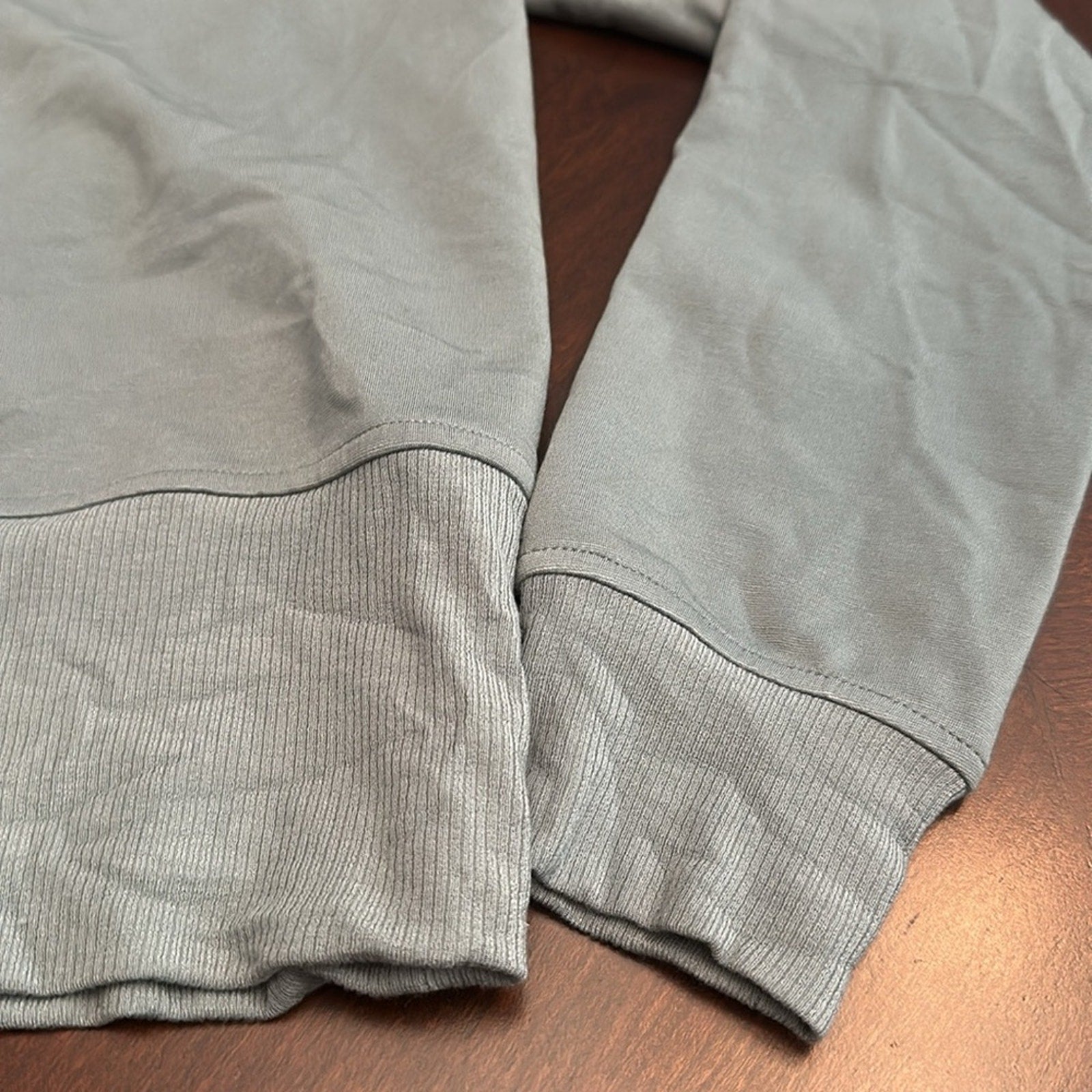 Athleta Eastbound Sweatshirt V-Neck Long Sleeve Green Small