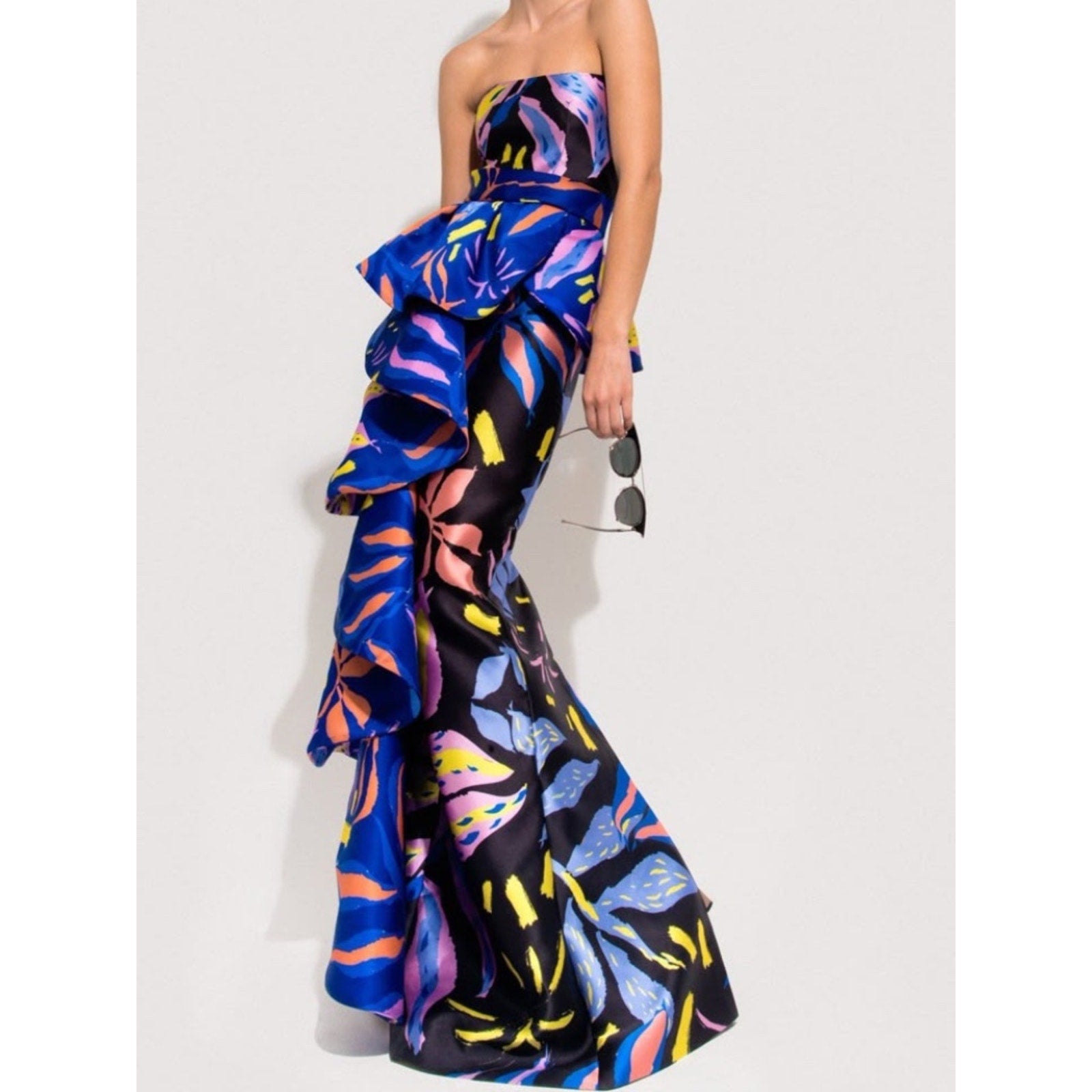 Leal Daccarett S/S 19 Floral Ruffle Gown - 4 🌟