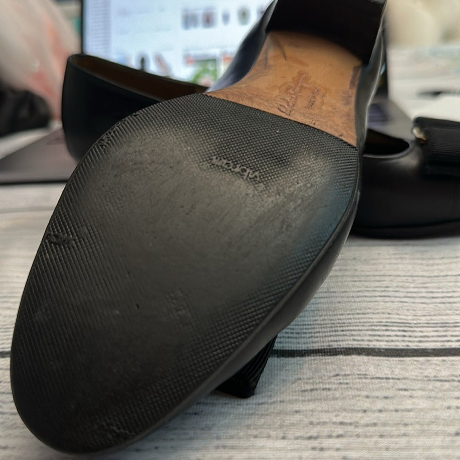 FERRAGAMO Vara bow-embellished leather pumps - size 5