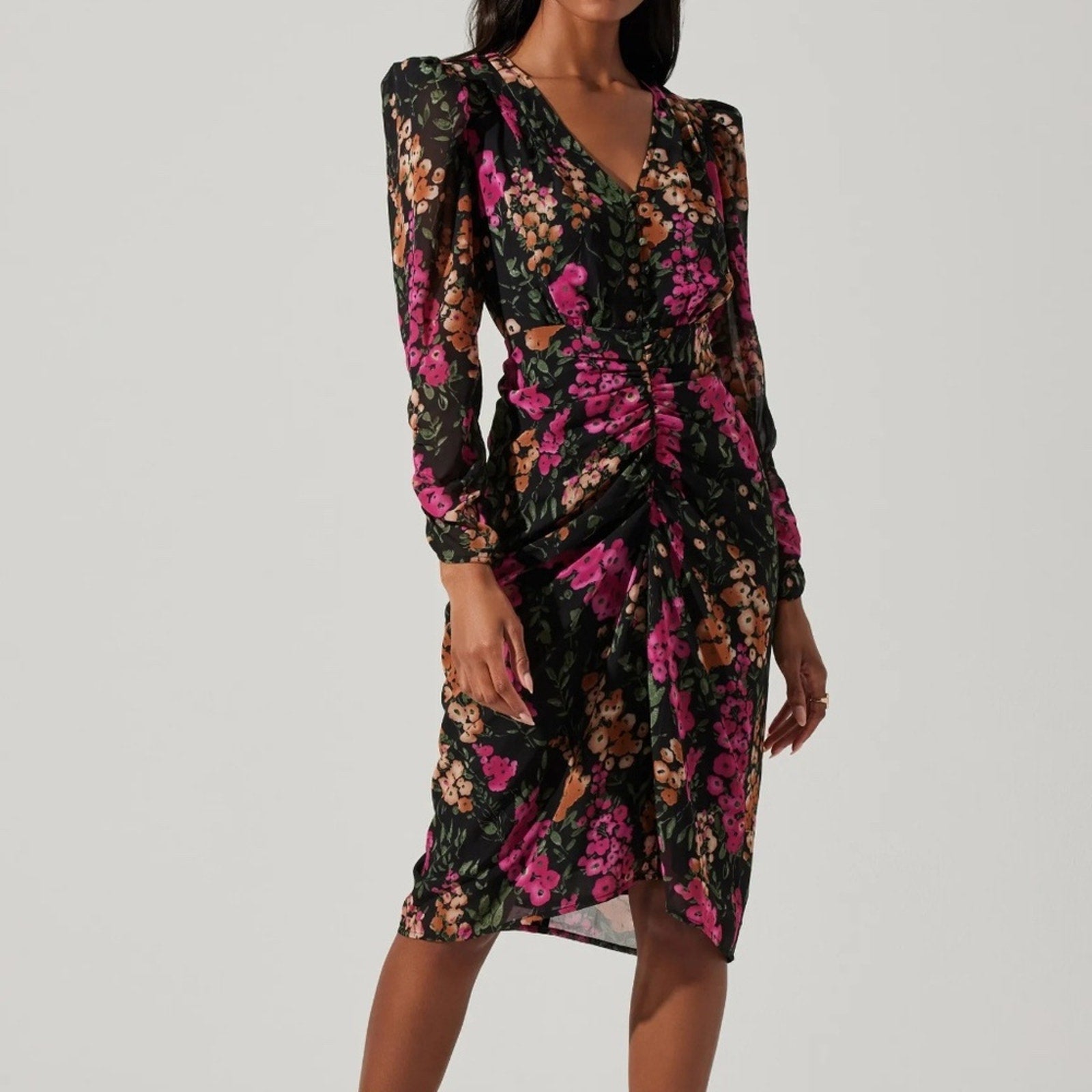 NWT Astr FLORAL PLUNGE RUCHED LONG SLEEVE MIDI DRESS - size small